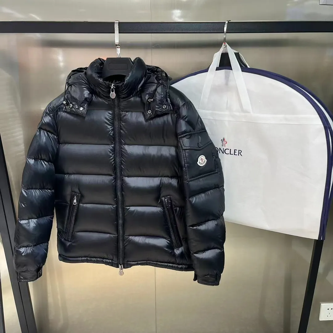P680 Classic 𝙈𝙊𝙉𝘾𝙇𝙀* 𝙈𝙖𝙮a top original Monce* Montclair #MAYA Maya/Eason Chan same style/down jacket Description: Influenced by the iconic outerwear of the 1980s, the Maya jacket revisits looks from the Moncler archives with a modern twist and cutting-edge elements, the result of the brand's expertise in ski gear. Whether in terms of sport or style, this high-performance and positive-spirited jacket has all the elements a competitive athlete needs to claim the title.  Material process analysis: 1️⃣Original Nfc inductive anti-counterfeiting chip 2️⃣National standard 90% pure white goose down, exclusive use of top-grade down on the market, never false goose down and a series of misunderstandings 3️⃣Fabric: 100% nylon; Lining: 100% nylon, one of the best on the market, everything is customized according to the original version. 4⃣️The electroplated hardware produced by the original processing factory is all customized by the original factory, and is not a replica of various types on the market. 5⃣️Produced by a Mani factory, it has always been unambiguous in terms of quality. Everyone knows about the workmanship, QA and QC quality inspection of the workers when shipping from a large factory. It is not comparable to small factories in the market. Color: black, gray, avocado green, sky blue, pink, white, size: 1-6⚠️Remarks: pink: size 0123