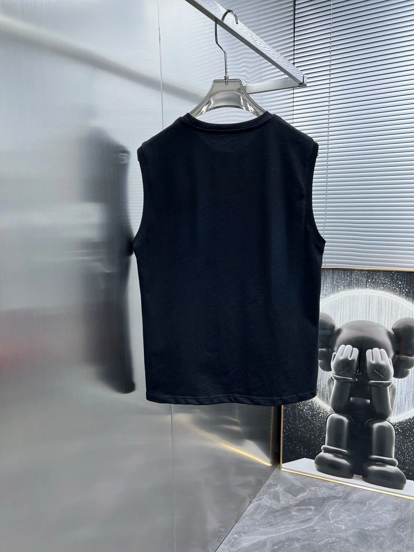 P290 brand [MONCLER] 2025 spring and summer new vest suit, classic and simple style, anyone can drive easily. Imported custom mercerized cotton fabric, soft, comfortable and stylish, sweat-absorbent and breathable, classic brand letter logo design on the chest. Luxurious fashion craft style, foreign trade company order, luxury classic design, fashionable must-have item! Highly recommended to buy! 🔺🔺Counter size: M～3XL