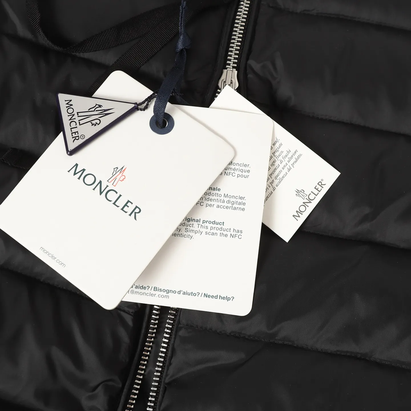 P560 Moncler｜Matched wool knitted down stand-collar down jacket 1️⃣Original Nfc anti-counterfeiting chip 2️⃣90 duck down, the most abundant on the market, never fake goose down and a series of misunderstandings 3️⃣ Fabric: 100% nylon; Lining: 100% nylon, one of the best on the market, everything is customized according to the original version. 4⃣️The electroplated hardware produced by the original processing factory is all customized by the original factory, and is not a replica of various types on the market. 5⃣️Produced by a same OEM factory, it has always been unambiguous in terms of quality. When shipped by a large factory, everyone understands the workmanship, QA and QC quality inspection. It is not comparable to small factories in the market.  Mouth-mounted down jackets, let’s not brag, there is almost no one that can do better than us! Make an original product with care, so that every customer has the confidence to introduce it to his customers: This is the top replica version in China. Good products do not need too many soft articles to set off, only junk products will boast: the original ZP uses thousands of words to impress consumers!  Size: S M L Color: White Black
