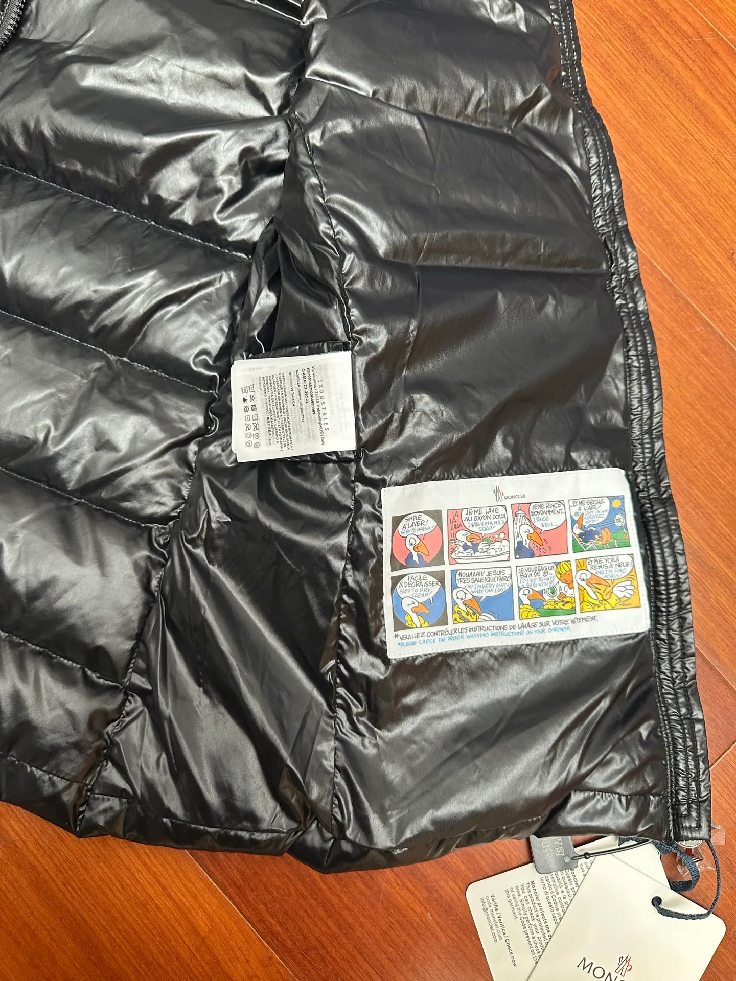 P560 Moncler/moncler/mask/down jacket/light vest Ghany women's down vest 2021 new national standard 90 plain white duck down has passed the inspection, the feather bones are minimal, no silk, you can cut it to pieces, customized nylon (nylon) bright fabric, original customized hardware zipper, high-tech precision wiring, every line is straight.  size: 1-4 yards