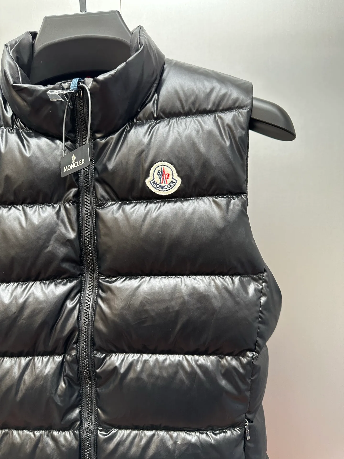 P560 Moncler/moncler/mask/down jacket/light vest Ghany women's down vest 2021 new national standard 90 plain white duck down has passed the inspection, the feather bones are minimal, no silk, you can cut it to pieces, customized nylon (nylon) bright fabric, original customized hardware zipper, high-tech precision wiring, every line is straight.  size: 1-4 yards