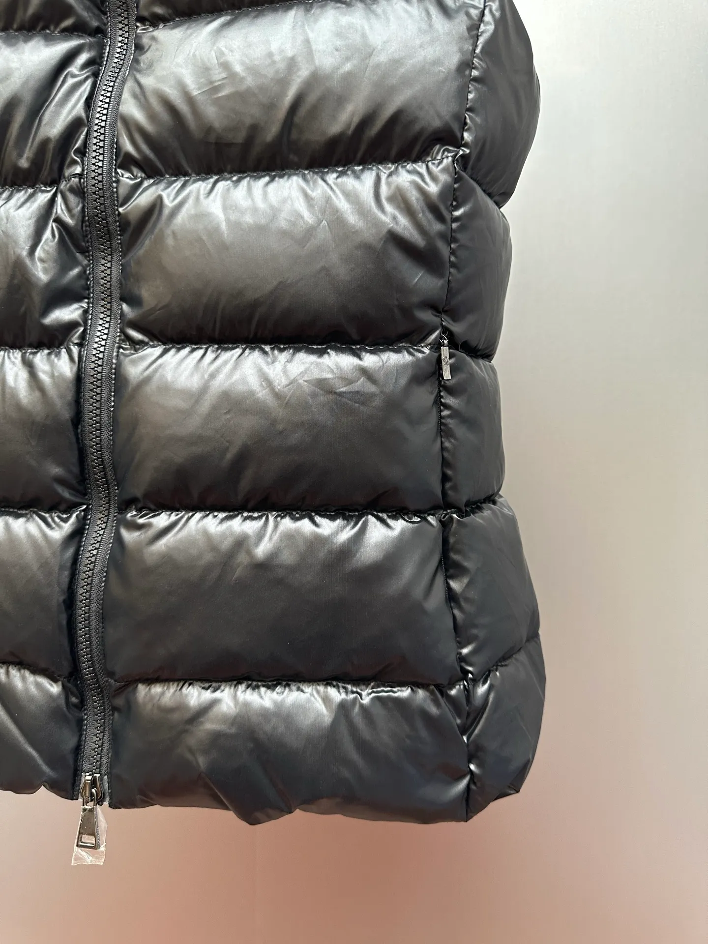 P560 Moncler/moncler/mask/down jacket/light vest Ghany women's down vest 2021 new national standard 90 plain white duck down has passed the inspection, the feather bones are minimal, no silk, you can cut it to pieces, customized nylon (nylon) bright fabric, original customized hardware zipper, high-tech precision wiring, every line is straight.  size: 1-4 yards