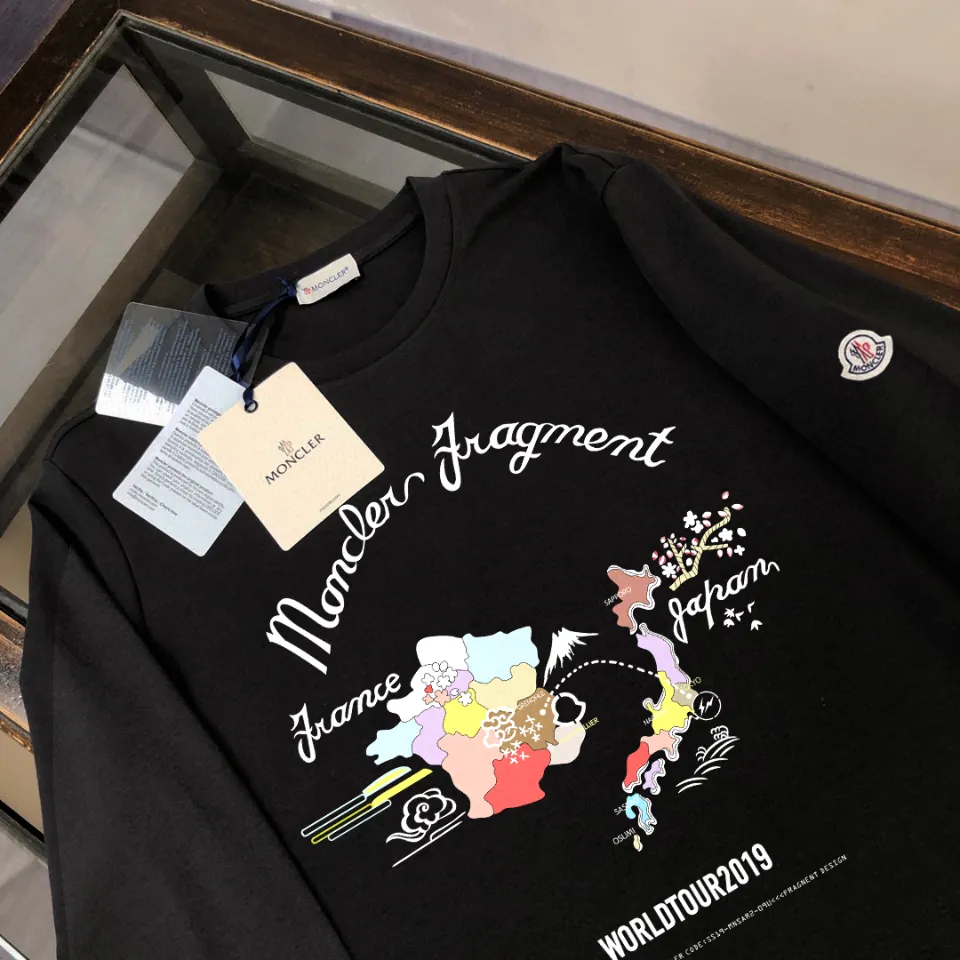 P180, a non-off-the-shelf model, you can trust it. Moncler printed long-sleeved T-shirt, 240g breathable cotton fabric, very soft and comfortable texture, does not shrink, does not deform, does not ball), can be worn alone as a base layer. Original customized accessories, collar label, care mark, hangtag, packaging (perfect details) Color: White Black Size: XS S M L