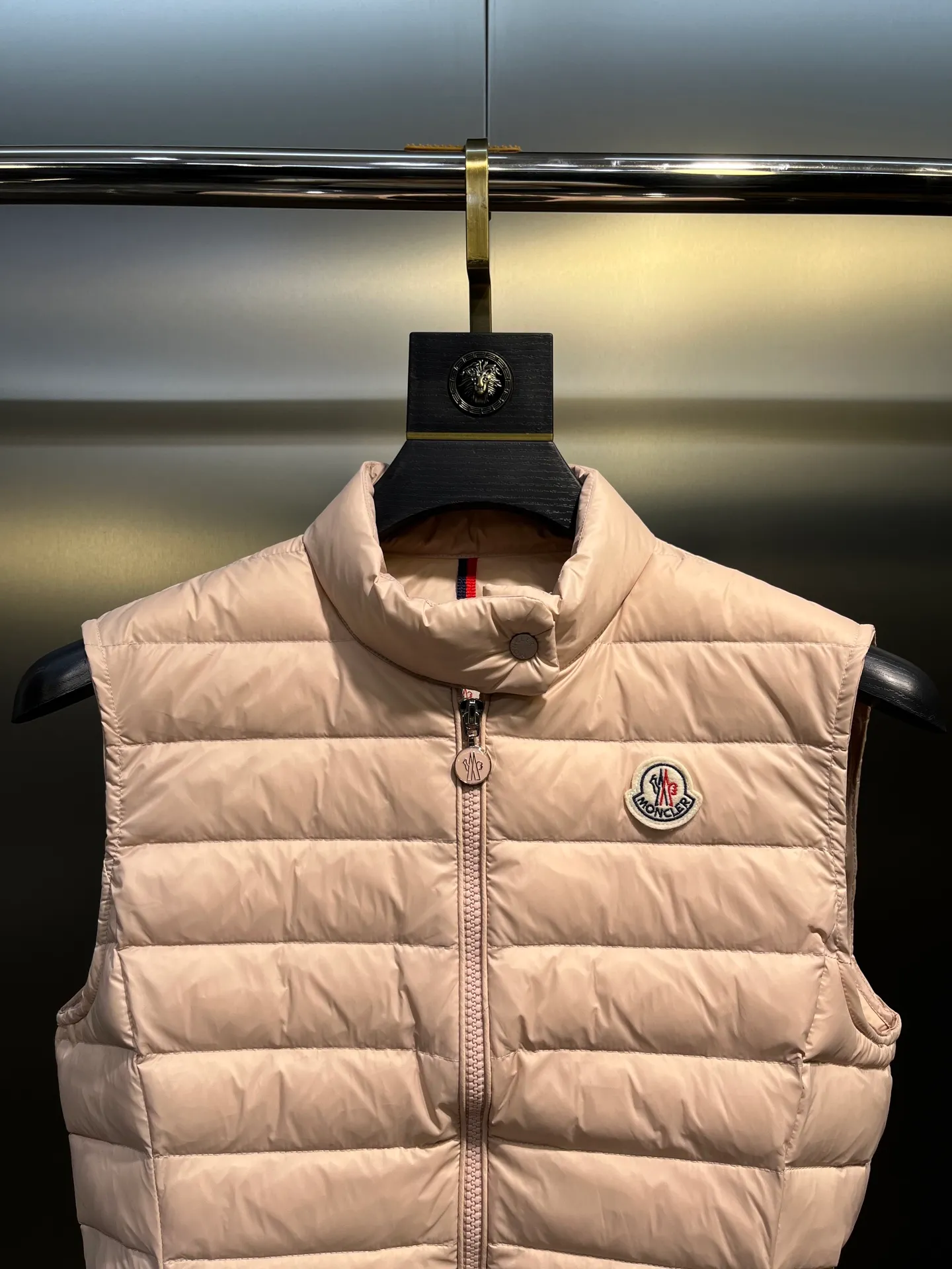 P580 Moncler25 new product Igens women's down vest, versatile and easy to match. Same style for men and women, original customized national standard 90 white duck down filling! Color: black white pink code number: 1234