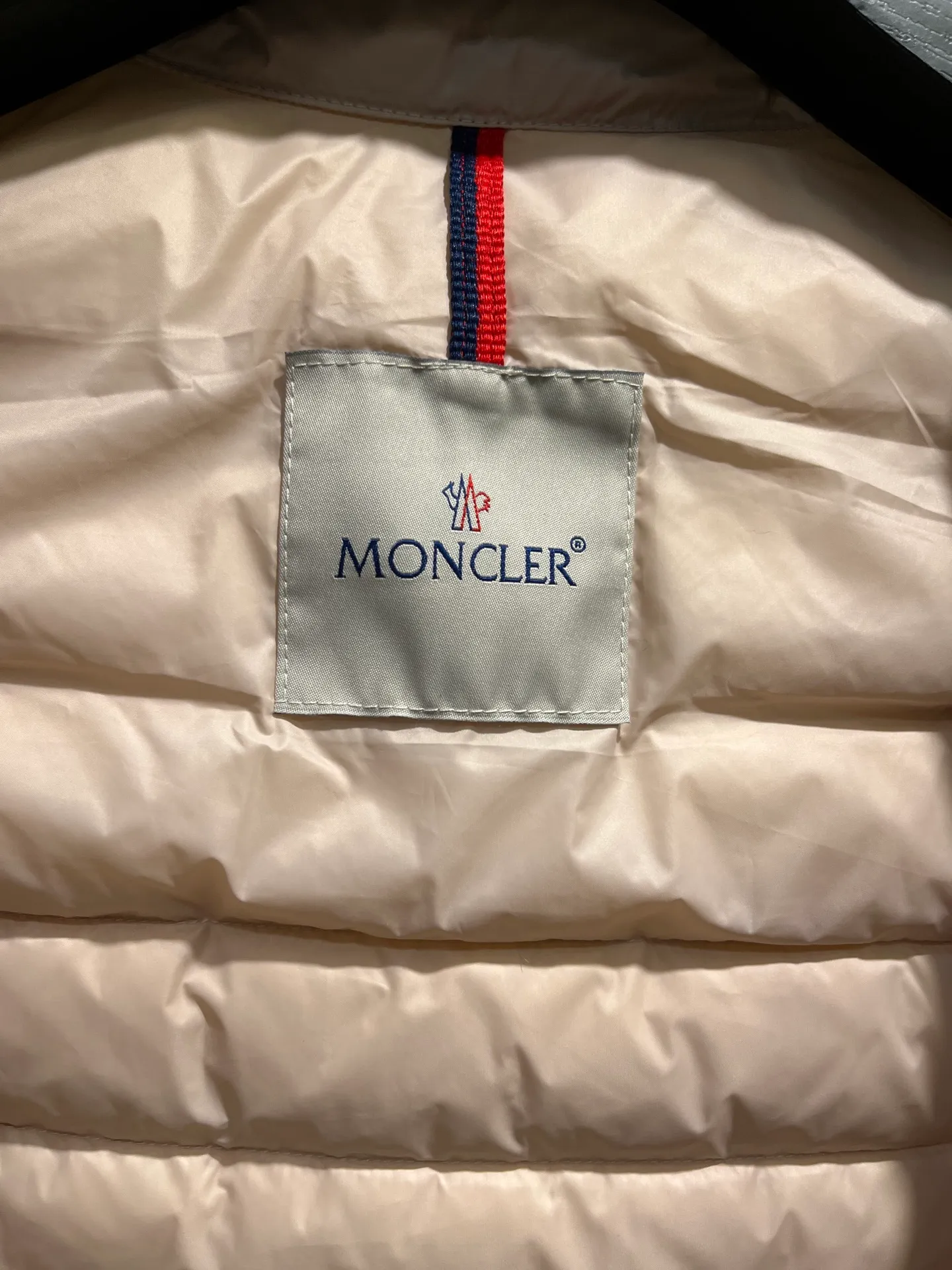 P580 Moncler25 new product Igens women's down vest, versatile and easy to match. Same style for men and women, original customized national standard 90 white duck down filling! Color: black white pink code number: 1234
