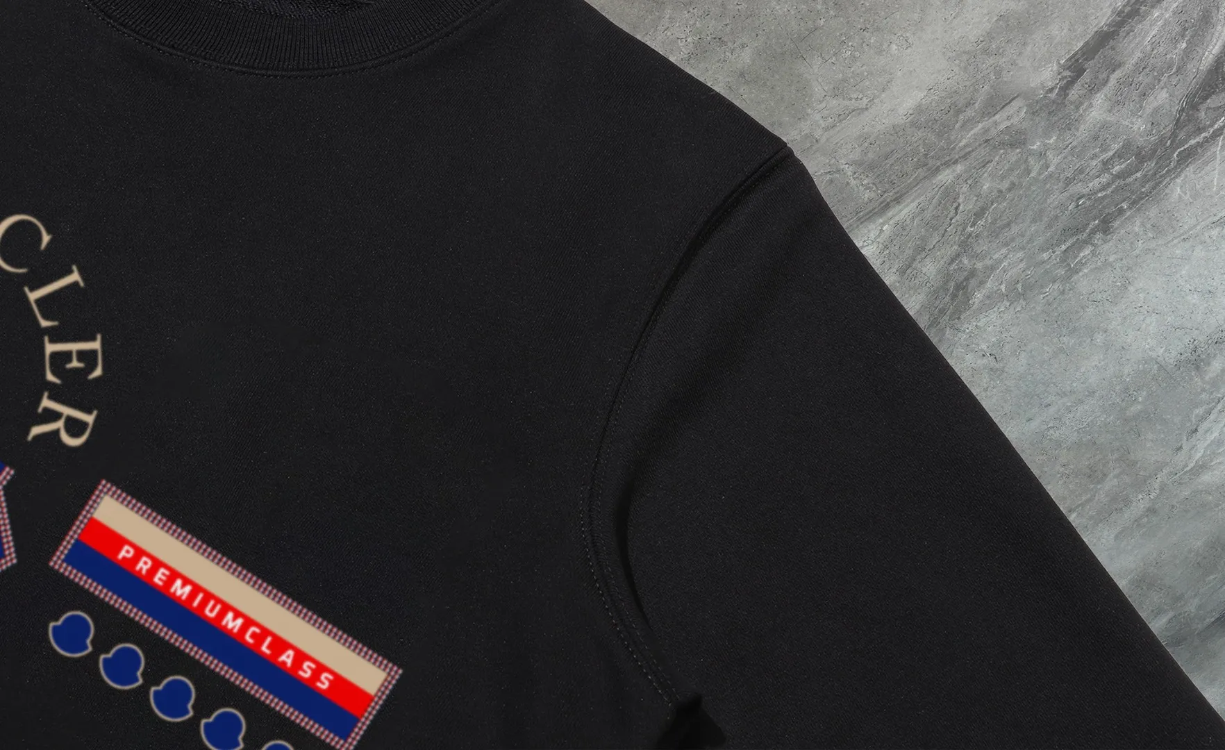 P210 High-version sweatshirt) [Long-term stock] 〖𝐌𝐎𝐍𝐂𝐋𝐄𝐑~Mask〗 Made of 440g heavy-weight fabric. It is different from the market currency. It can be matched with any variety and is properly handsome. 😎The whole dress is made of double waistcoats. The double waistcoats make the whole dress more three-dimensional. Not ordinary factories can do such fine work. 2025 Spring runway version of the T stage, on sale at the counter, round neck terry sweatshirt, high-end double-strand pure cotton, custom-made stretch ribs, dyed in the same vat, complete with three standards, matched with exquisite embroidered LOGO on the chest, simple and advanced, same style for men and women. Color: black, apricot, white, size: S M L XL 2XL