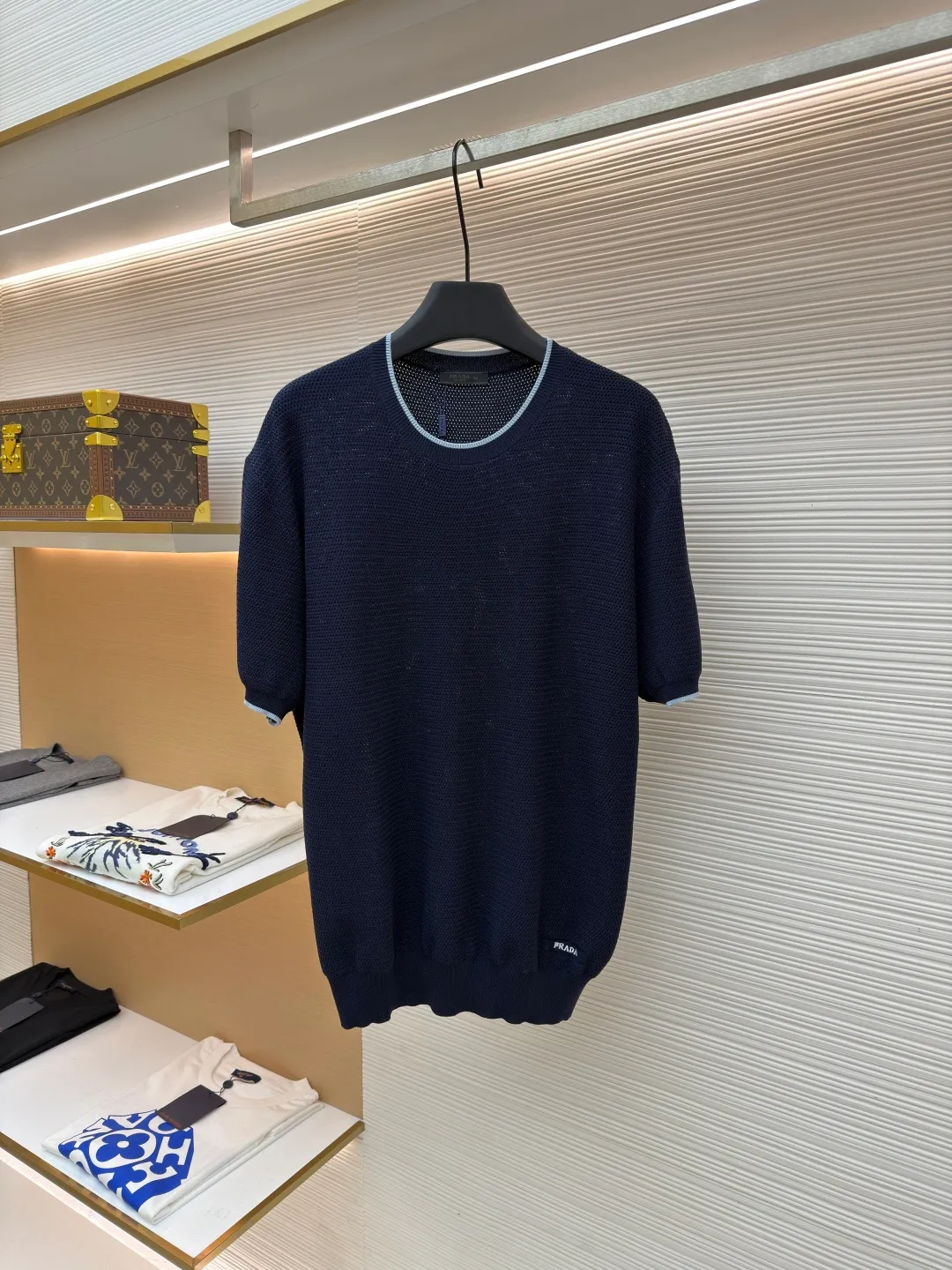 Prada letter logo sweater ●Original version: Purchased and developed for 13800 ●Item number: 1682372-A45 ●Fabric: ice silk wool fabric ●Technology: knitted production ●Color: navy blue ●Version: fitted version ●Weight: about 335 grams ●Size: 48-50-52-54 ●Description: Custom-woven, custom-dyed, luxurious and ultra-fine ice silk wool, soft and silky, comfortable and skin-friendly The main color is deep navy blue, with a touch of smart light blue edges, injecting a sense of agility. The hem of the body is embellished with the Prada letter logo, adding brand recognition. Pure lines are used to outline a simple outline, breaking the monotony in a concise way, showing a luxurious texture in a low-key manner. Imported machine embroidery technology, computer control system and precision mechanical components are used to realize the Prada logo embroidery operation with high precision and smooth and delicate lines. The curved thread structure changes the stitching and yarn arrangement during the knitting process to create a curved distribution of yarns in the fabric. The garment washing water is softened and deodorized. Professional washing equipment and specific detergents are used to deeply clean and deodorize the clothes to improve the feel and appearance of the clothes. The overall wiring is straight and delicate, the fabric is comfortable and soft, and the color is consistent without color difference. It can be matched with the same style to create a fashionable look and control various occasions. Customized accessories, complete with three standards, same style for men and women!
