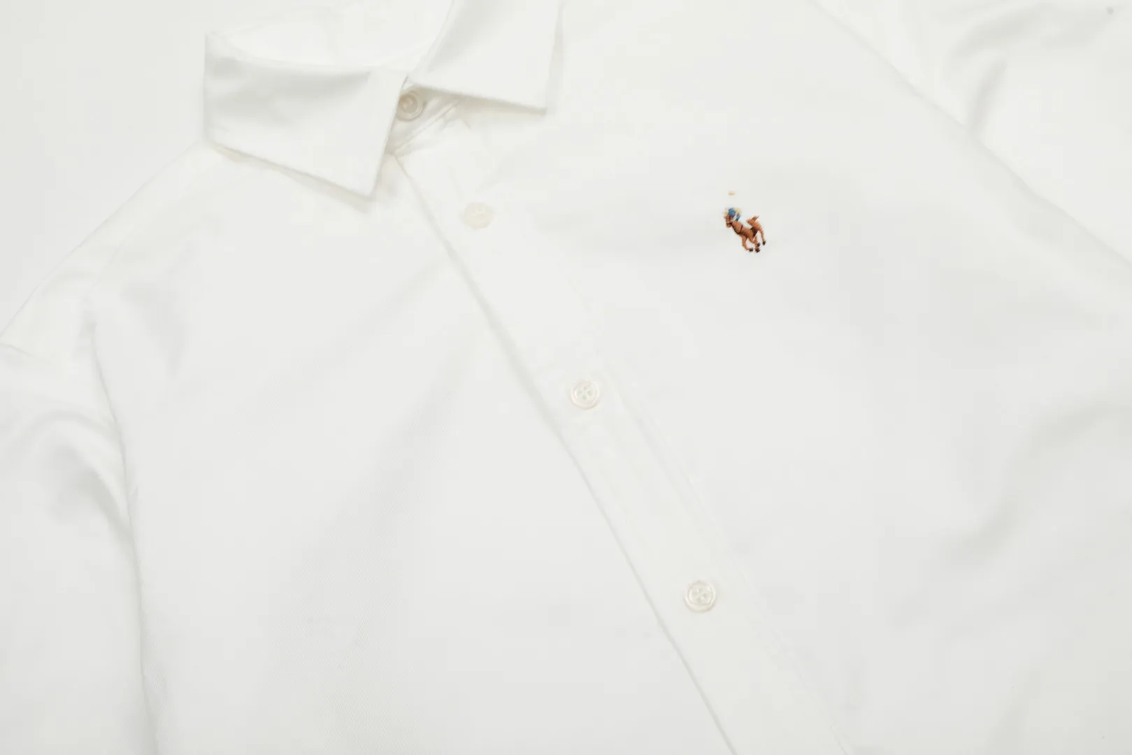 🅿️230 "Top quality" Style number: CY120# [Ralph Lauren/Ralph Lauren solid color basic classic color block embroidered pony couple shirt long sleeves] ✅Ralph Lauren/Ralph Lauren solid color basic classic color block embroidered pony couple shirt long sleeves ✅Oxford cloth high-quality fabric with strong three-dimensional effect, breathable and anti-wrinkle material, comfortable upper body ✅The pony logo embroidery on the chest has a strong sense of detail, full and exquisite, excellent quality, ✅Simple and versatile Very suitable for lazy people. The charm of solid color shirts is basic and classic. ✅The upper body looks much better than the real thing. Highly recommended as a must-have style for goddess OOTD. Size: S-L Color: White Blue Pink