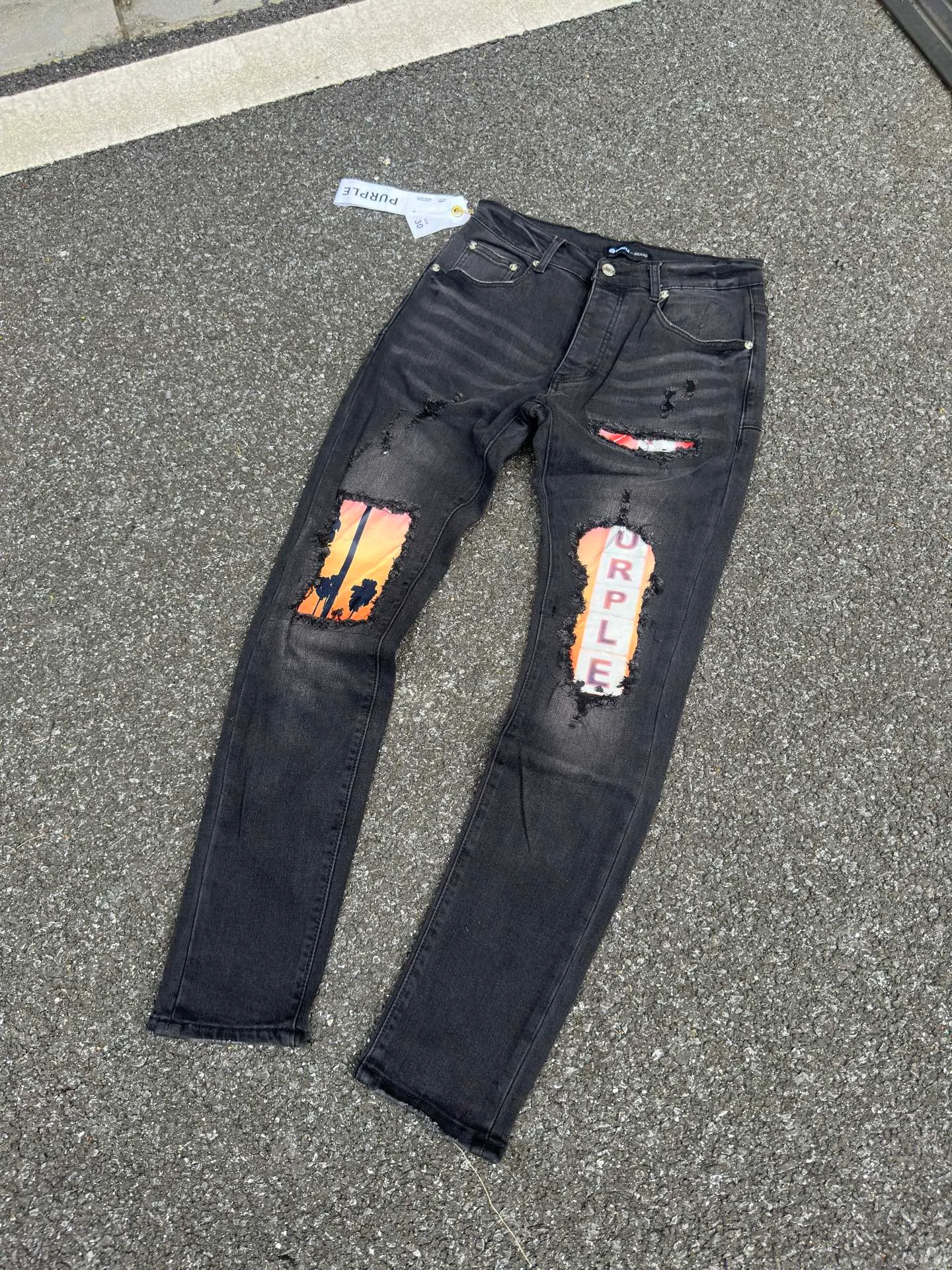 🅿️260 PU5 (the back pocket label will not be returned or exchanged once it is removed) Top foreign trade order Purple Brand hole printed stretch skinny jeans, same style for men and women. Accessories: complete accessories, all in original packaging, two tags and two labels on the back pocket, distinguishing the low-end version on the outside, hardware and buckles are aligned, authentic original with logo, aluminum alloy buckle, genuine printing inside the jeans pocket, every detail distinguishes any version on the market Fabric: Genuine pattern-making and standard genuine custom-made imported fabrics adopt unique washing and dyeing methods, and are individually hand-painted - hand-painted to make ripped micro-elastic jeans Color: black blue Code number: 28 30 32 34 36