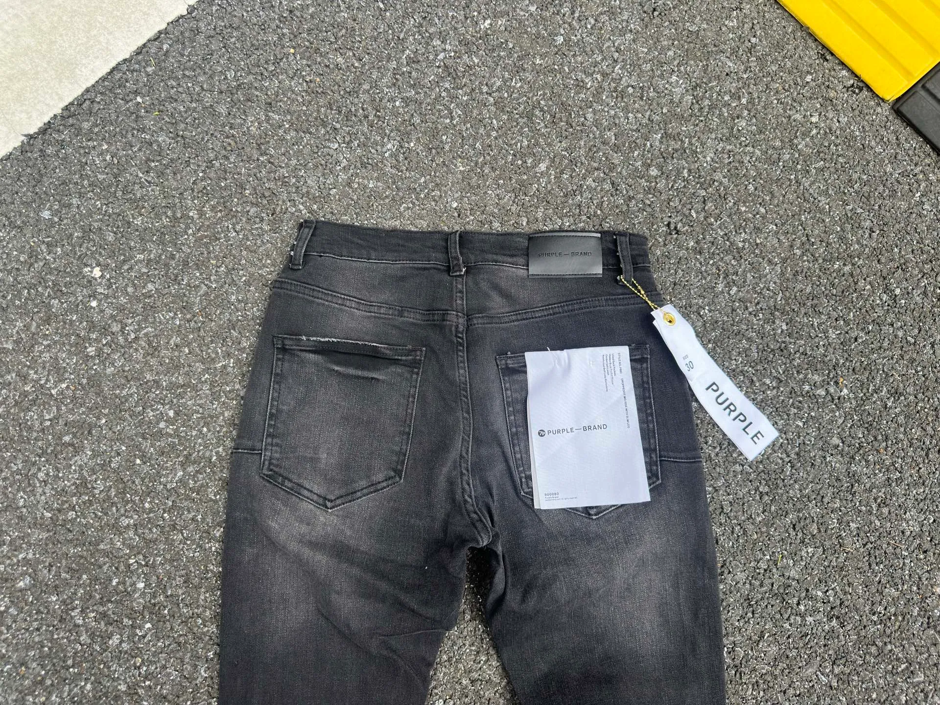 🅿️260 PU5 (the back pocket label will not be returned or exchanged once it is removed) Top foreign trade order Purple Brand hole printed stretch skinny jeans, same style for men and women. Accessories: complete accessories, all in original packaging, two tags and two labels on the back pocket, distinguishing the low-end version on the outside, hardware and buckles are aligned, authentic original with logo, aluminum alloy buckle, genuine printing inside the jeans pocket, every detail distinguishes any version on the market Fabric: Genuine pattern-making and standard genuine custom-made imported fabrics adopt unique washing and dyeing methods, and are individually hand-painted - hand-painted to make ripped micro-elastic jeans Color: black blue Code number: 28 30 32 34 36