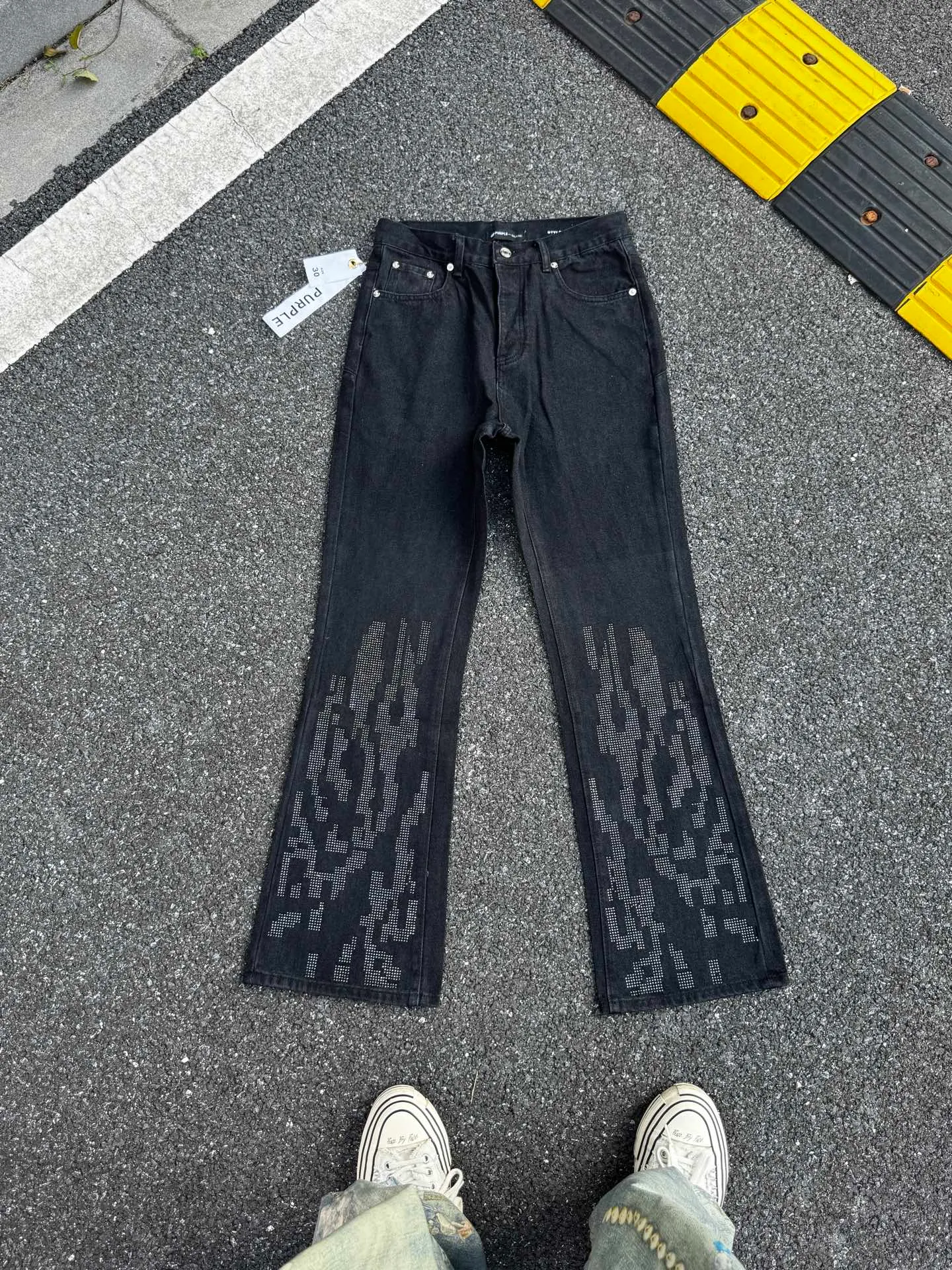 🅿️260 PU6 (the back pocket label will not be returned or exchanged once it is removed) Top foreign trade order Purple Brand hot diamond pattern micro-flare jeans, same style for men and women. Accessories: complete accessories, all in original packaging, two tags and two labels on the back pocket, distinguishing the low-end version on the outside, hardware and big buckles are aligned, authentic original with logo, aluminum alloy buckle, authentic printing inside the jeans pocket, every detail is a hit with any version on the market Fabric: Genuine pattern-making and authentic custom-made imported fabrics using unique washing and dyeing methods, and individually hand-painted - hand-painted ripped micro-elastic jeans Size: 28 30 32 34 36