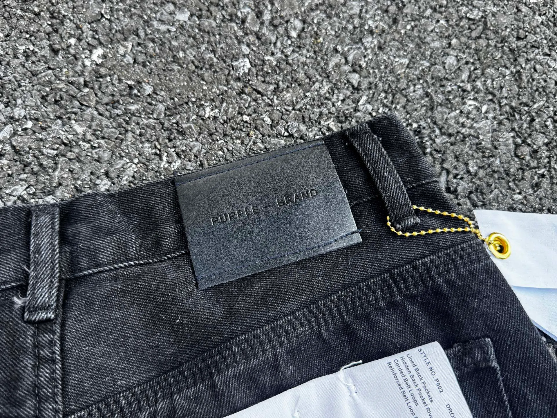 🅿️260 PU6 (the back pocket label will not be returned or exchanged once it is removed) Top foreign trade order Purple Brand hot diamond pattern micro-flare jeans, same style for men and women. Accessories: complete accessories, all in original packaging, two tags and two labels on the back pocket, distinguishing the low-end version on the outside, hardware and big buckles are aligned, authentic original with logo, aluminum alloy buckle, authentic printing inside the jeans pocket, every detail is a hit with any version on the market Fabric: Genuine pattern-making and authentic custom-made imported fabrics using unique washing and dyeing methods, and individually hand-painted - hand-painted ripped micro-elastic jeans Size: 28 30 32 34 36