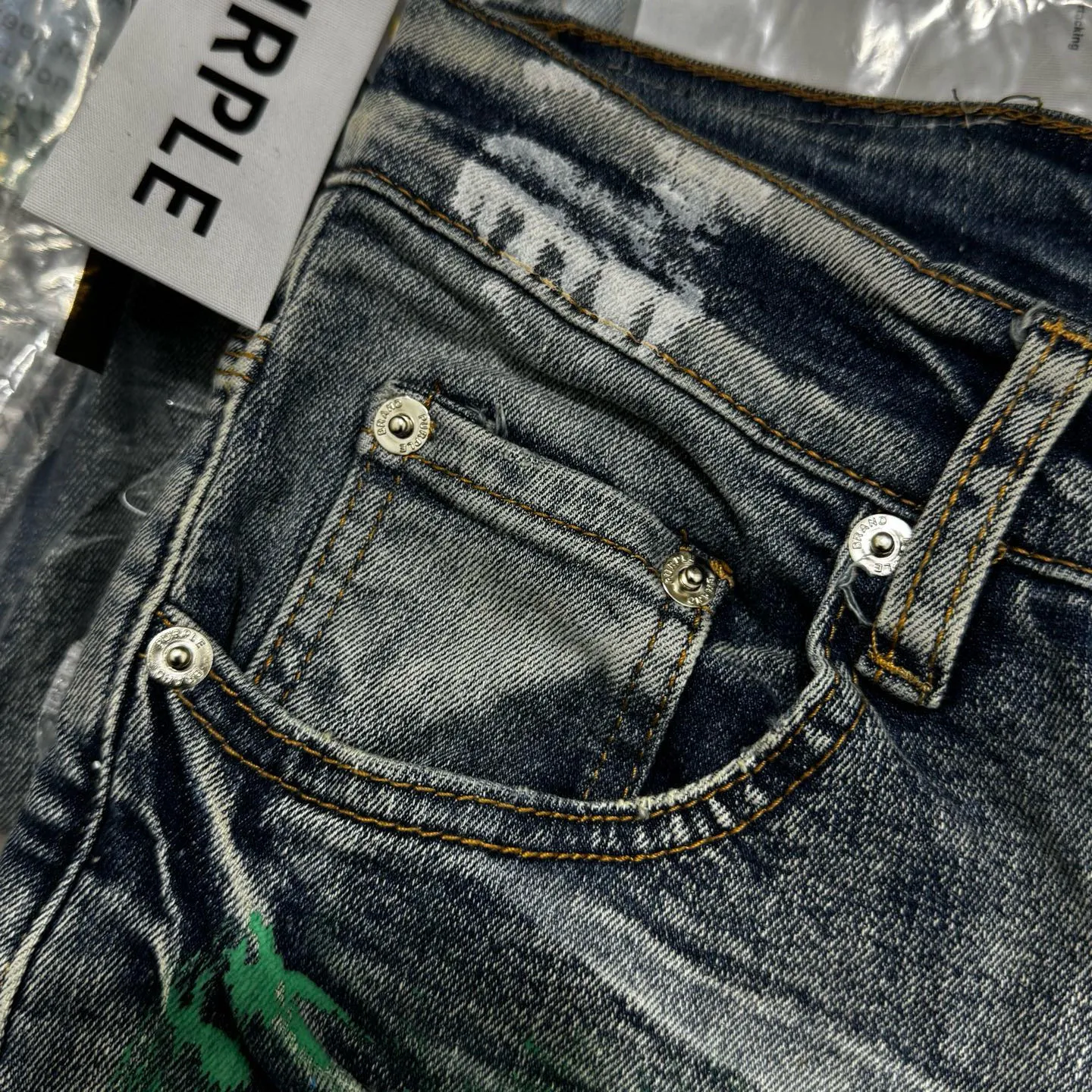 🅿️260 PU2 (the back pocket label will not be returned or exchanged once it is removed) Top foreign trade order Purple Brand ripped ink paint stretch skinny jeans, same style for men and women. Accessories: complete accessories, all in original packaging, two tags and two labels on the back pocket, distinguishing the low-end version on the outside, hardware and buckles are aligned, authentic original version with logo, aluminum alloy buckle, authentic printing inside the jeans pocket, every detail beats any version on the market Fabric: Genuine pattern-making and authentic custom-made imported fabrics using unique washing and dyeing methods, and individually hand-painted - hand-painted ripped micro-elastic jeans Size: 28 30 32 34 36