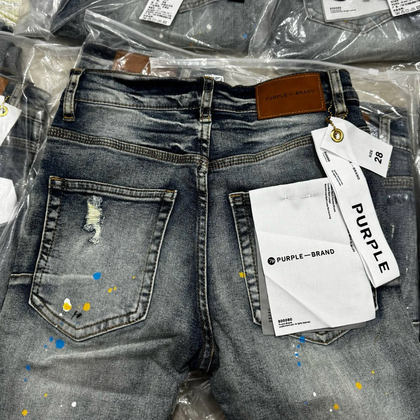 🅿️260 PU2 (the back pocket label will not be returned or exchanged once it is removed) Top foreign trade order Purple Brand ripped ink paint stretch skinny jeans, same style for men and women. Accessories: complete accessories, all in original packaging, two tags and two labels on the back pocket, distinguishing the low-end version on the outside, hardware and buckles are aligned, authentic original version with logo, aluminum alloy buckle, authentic printing inside the jeans pocket, every detail beats any version on the market Fabric: Genuine pattern-making and authentic custom-made imported fabrics using unique washing and dyeing methods, and individually hand-painted - hand-painted ripped micro-elastic jeans Size: 28 30 32 34 36