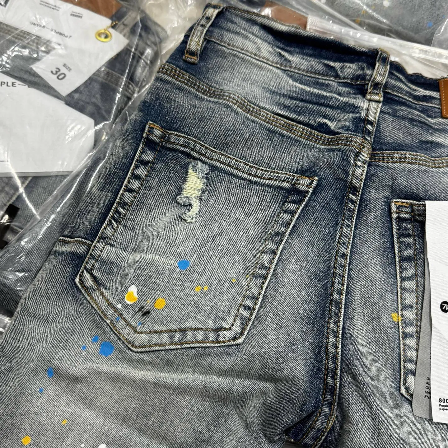 🅿️260 PU2 (the back pocket label will not be returned or exchanged once it is removed) Top foreign trade order Purple Brand ripped ink paint stretch skinny jeans, same style for men and women. Accessories: complete accessories, all in original packaging, two tags and two labels on the back pocket, distinguishing the low-end version on the outside, hardware and buckles are aligned, authentic original version with logo, aluminum alloy buckle, authentic printing inside the jeans pocket, every detail beats any version on the market Fabric: Genuine pattern-making and authentic custom-made imported fabrics using unique washing and dyeing methods, and individually hand-painted - hand-painted ripped micro-elastic jeans Size: 28 30 32 34 36