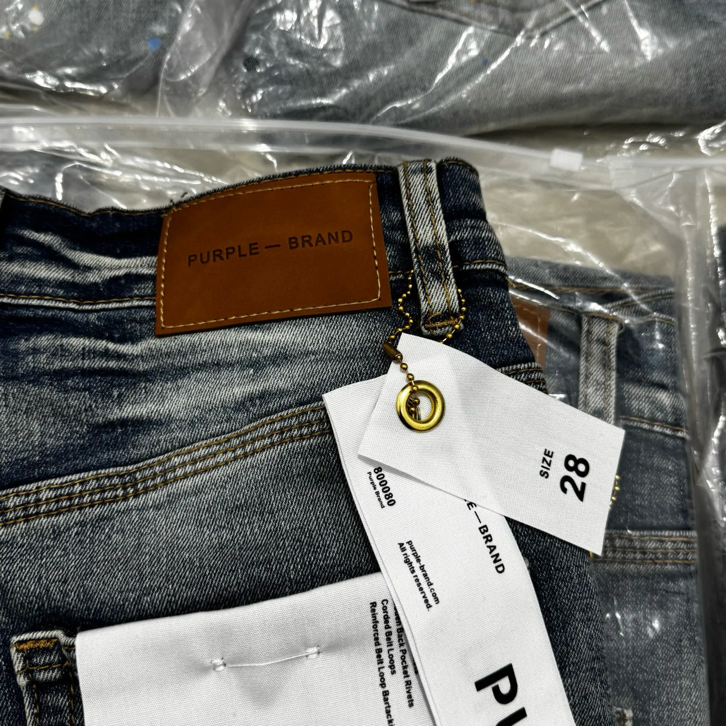 🅿️260 PU2 (the back pocket label will not be returned or exchanged once it is removed) Top foreign trade order Purple Brand ripped ink paint stretch skinny jeans, same style for men and women. Accessories: complete accessories, all in original packaging, two tags and two labels on the back pocket, distinguishing the low-end version on the outside, hardware and buckles are aligned, authentic original version with logo, aluminum alloy buckle, authentic printing inside the jeans pocket, every detail beats any version on the market Fabric: Genuine pattern-making and authentic custom-made imported fabrics using unique washing and dyeing methods, and individually hand-painted - hand-painted ripped micro-elastic jeans Size: 28 30 32 34 36