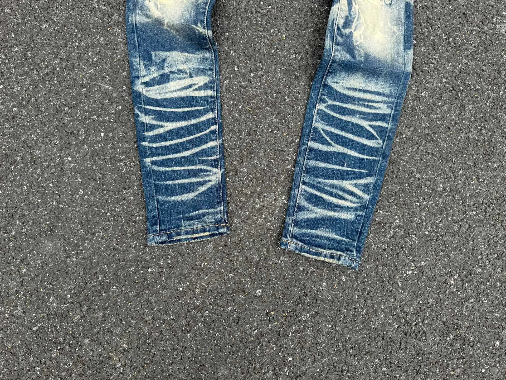 🅿️260 PU1 (the back pocket label will not be returned or exchanged once it is removed) Top foreign trade order Purple Brand ripped stretch skinny jeans, same style for men and women. Accessories: complete accessories, all in original packaging, two tags and two labels on the back pocket, distinguishing the low-end version on the outside, hardware and buckles are aligned, authentic original with logo, aluminum alloy buckle, authentic printing inside the jeans pocket, every detail is a hit with any version on the market Fabric: Genuine pattern-making and authentic custom-made imported fabrics using unique washing and dyeing methods, and individually hand-painted - hand-painted ripped micro-elastic jeans Size: 28 30 32 34 36