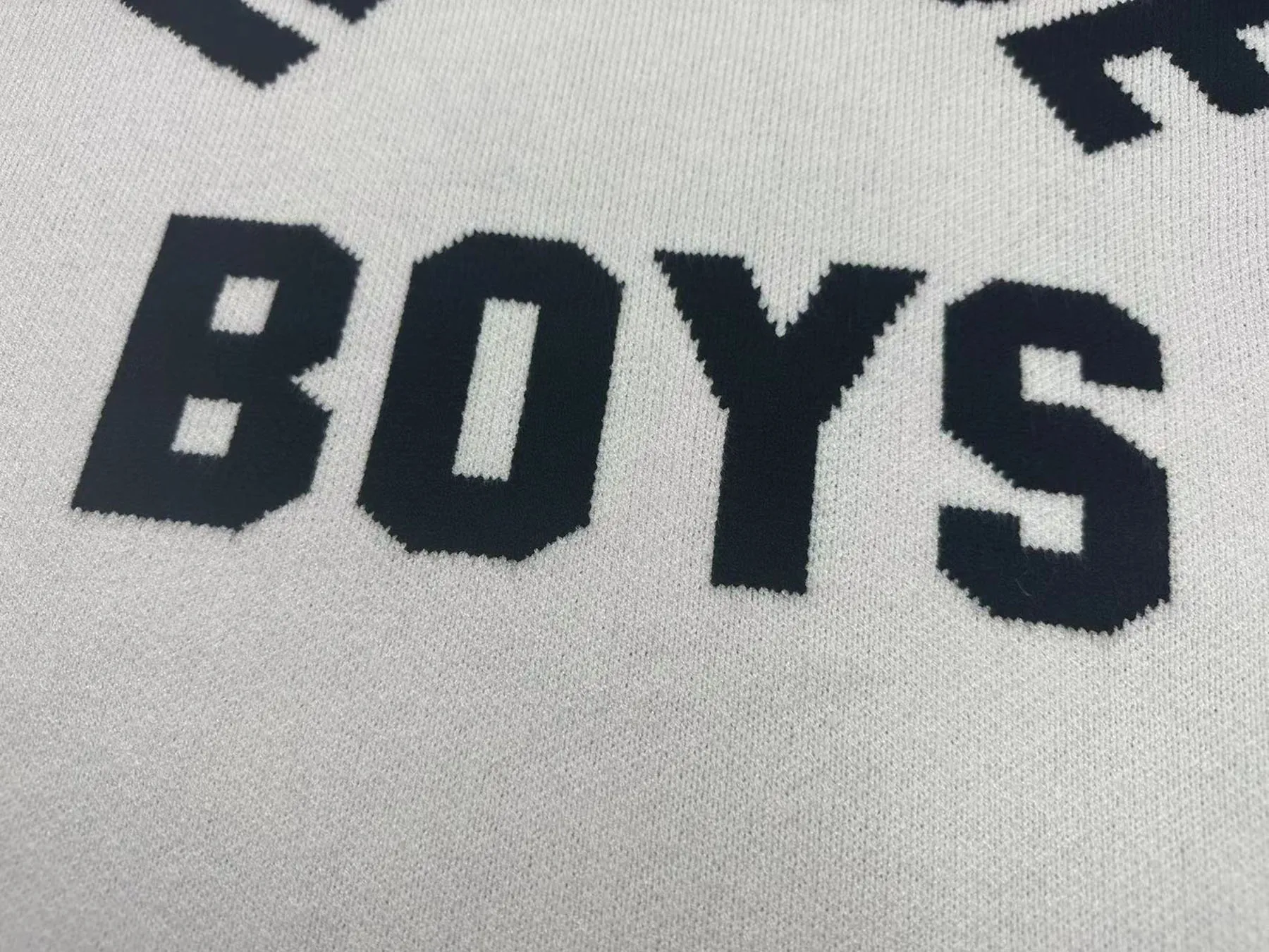 P240 Rhude new simple white printed letter splicing round neck pullover long-sleeved sweater Color: black and white Size: M L XL XXL