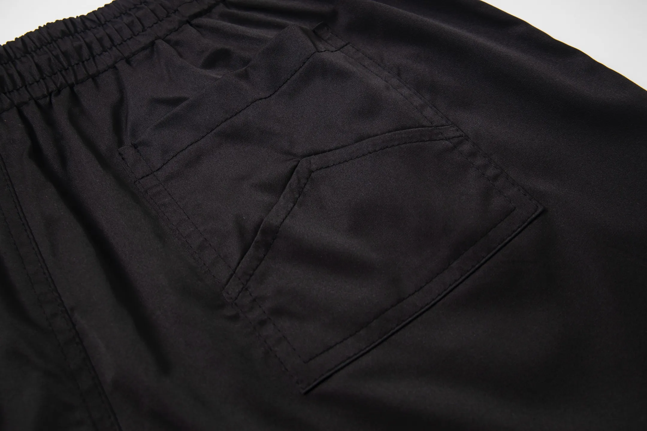 809#P150 Rhude American trendy brand quick-drying beach pants elastic waist shorts letter printed trendy lining mesh men's loose sports pants Color: Black Gray Green Blue Fabric: 150g nylon 100% polyester Size: S M L XL