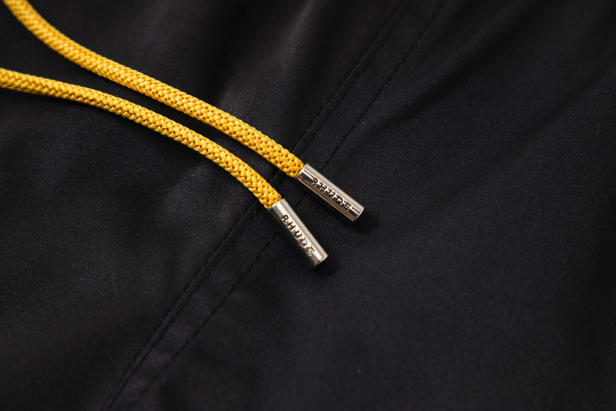 809#P150 Rhude American trendy brand quick-drying beach pants elastic waist shorts letter printed trendy lining mesh men's loose sports pants Color: Black Gray Green Blue Fabric: 150g nylon 100% polyester Size: S M L XL
