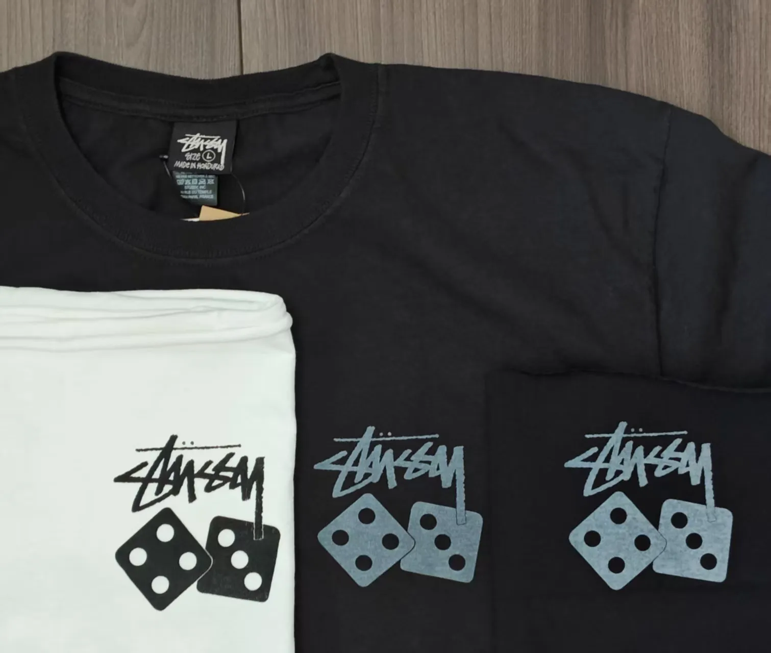 ZP pattern making: The dice element is one of STUSSY’s signature LOGOs, interesting and good-looking. The fabric is also made of linen and cotton cylindrical cloth. STUSSY SS25 DICE TEE PIGMENT DYED dice letter pattern printed short-sleeved T-shirt, black, off-white, S-XL