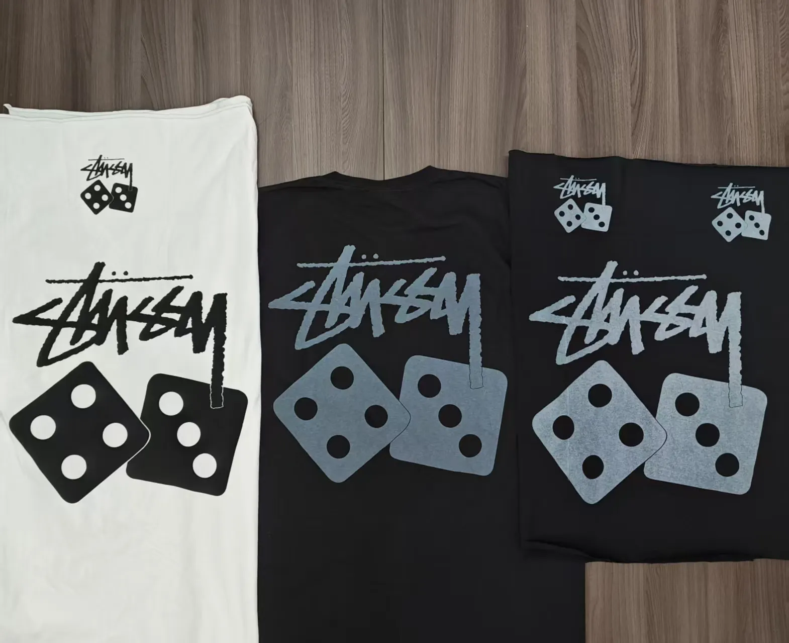 ZP pattern making: The dice element is one of STUSSY’s signature LOGOs, interesting and good-looking. The fabric is also made of linen and cotton cylindrical cloth. STUSSY SS25 DICE TEE PIGMENT DYED dice letter pattern printed short-sleeved T-shirt, black, off-white, S-XL