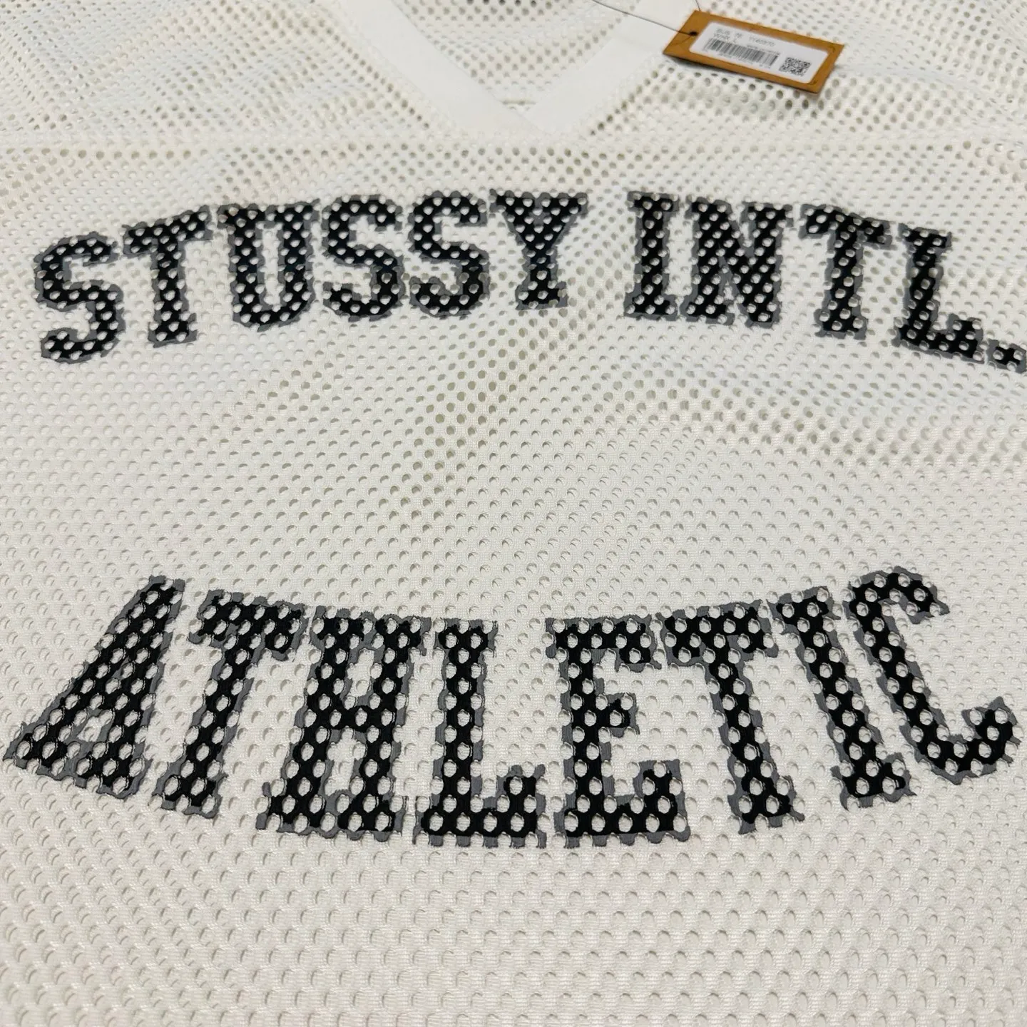 Detailed shooting of mesh V-neck T-shirt Stussy SS25 STÜSSY INTERNATIONAL TEAM JERSEY V-neck mesh retro letter short sleeves black and white S-XL