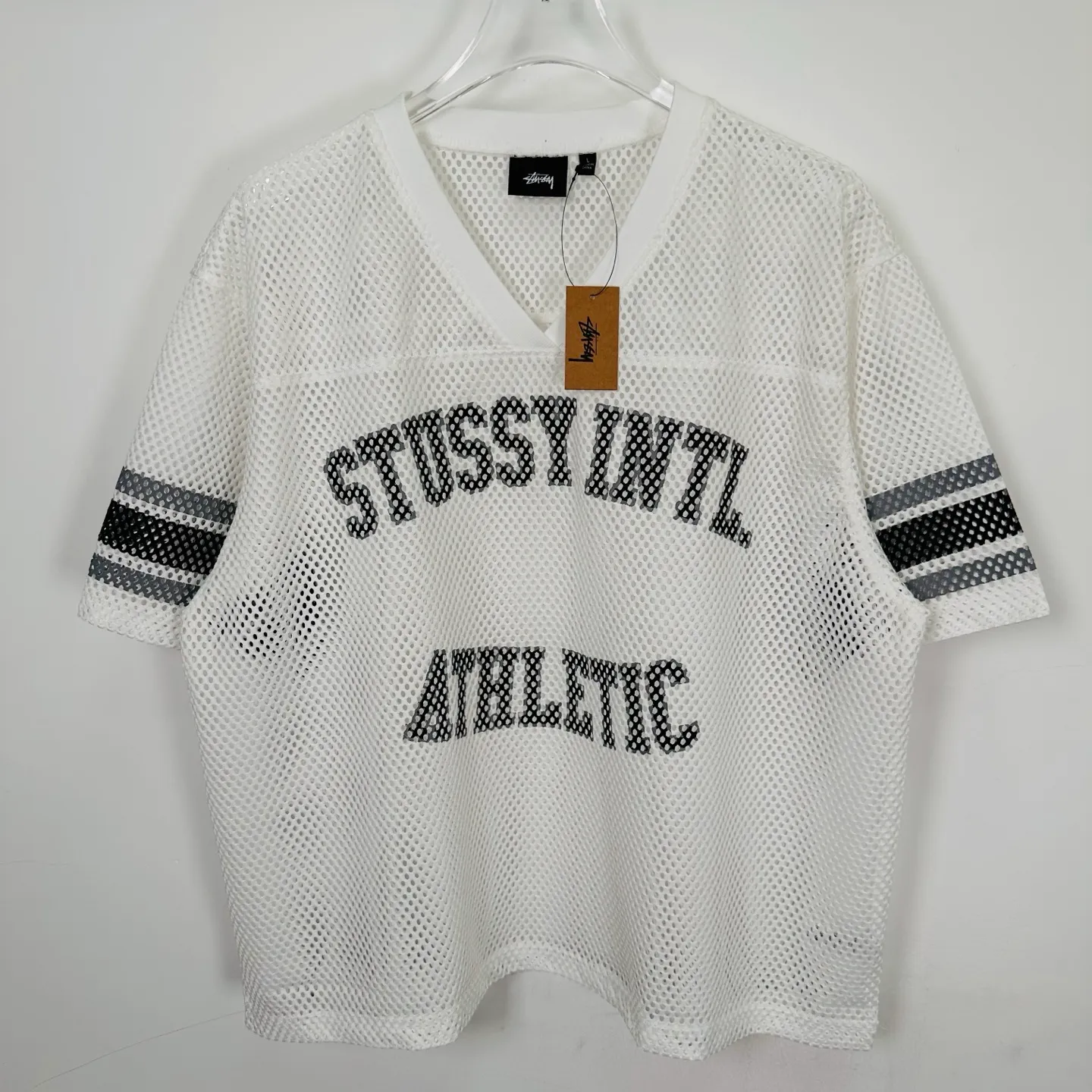 Mesh V-neck T-shirt Stussy SS25 STÜSSY INTERNATIONAL TEAM JERSEY V-neck mesh retro letter short sleeves black and white S-XL