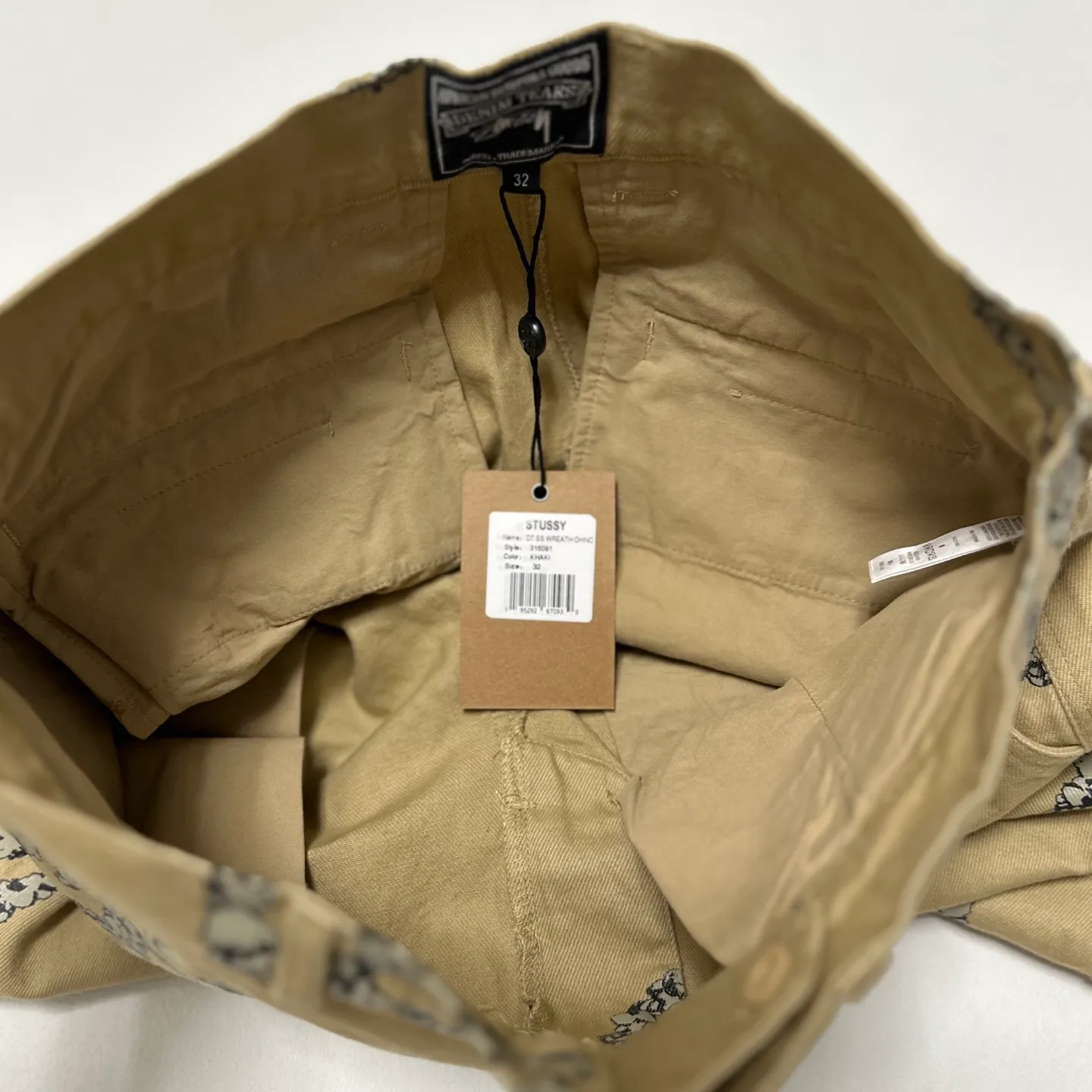 Detailed shooting of DT trousers STUSSY