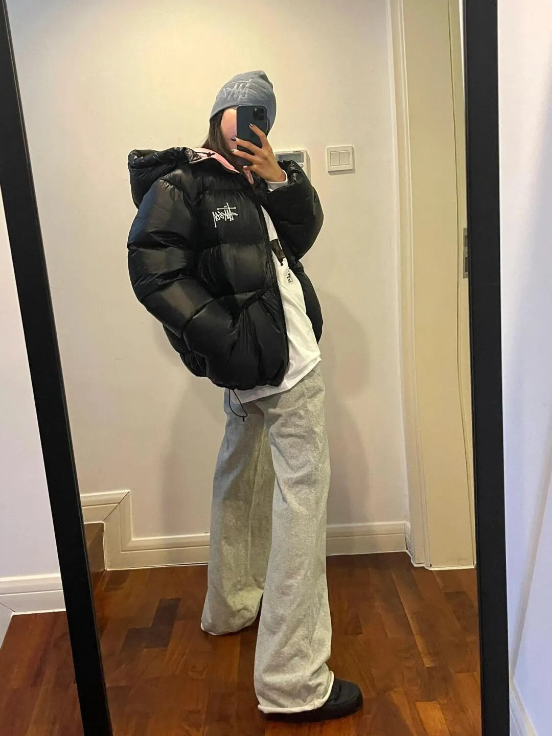 Stussy/Stussy 22Fw classic letter hooded down jacket, black, gray, black and pink, S-XL, filled with national standard 90 velvet/average 450g of velvet. It has a Michelin effect when you put it on. 800 puffs, fluffy and warm, full and light.
