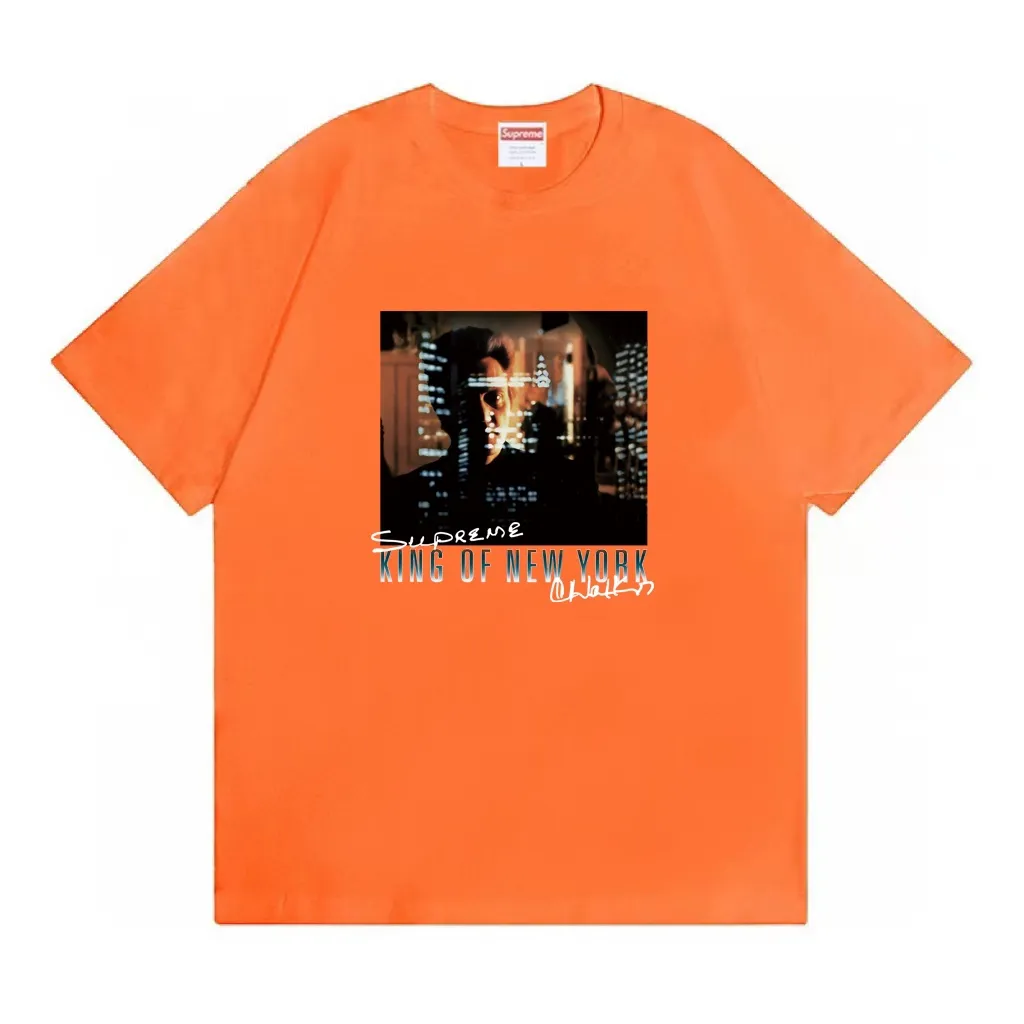 #S113 p110💰 Supreme SS19 Christopher Walken King Of NewYorkTee Navy King of New York print, loose fit, made of 260g combed cotton double yarn, all three standards from fabrics to accessories, ZP, imported Matsui company slurry printing will never crack, the whole piece is made of three-needle five-thread technology. The neckline-shoulder seam-sleeve seam double line, looks more three-dimensional and textured) is the same as the original version, the classic version Feel free to compare zp. The whole piece adopts three-needle five-thread craftsmanship (neckline-shoulder seam-sleeve seam double thread, which looks more three-dimensional and textured). It has the same craftsmanship as the authentic original version, classic version. Color: white, black, navy blue, gray, red, dark green, apricot, orange, light blue. Size: S M L XL XXL