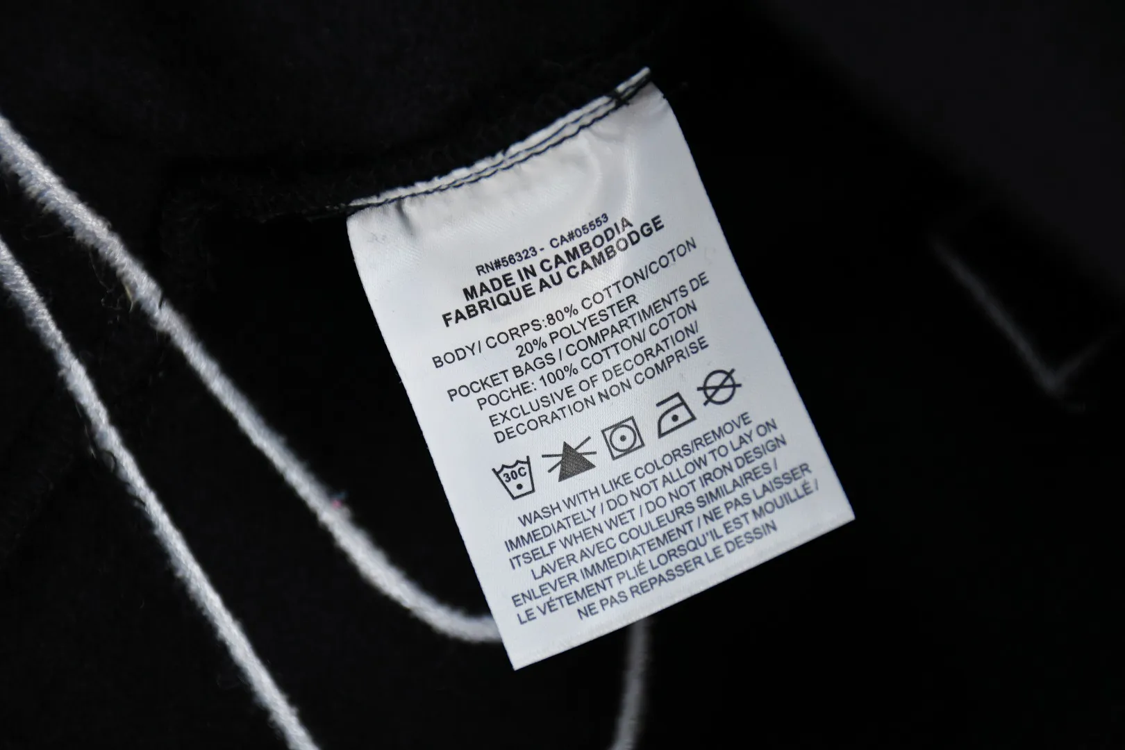 S554💰p290 Top version Supreme Nike Arc Crewneck co-branded embroidered fleece round neck sweatshirt. For those of us who focus on top Supreme, this sweatshirt is naturally available at our fingertips. ZP purchase and pattern making operation 1. Fabric: ZP test, custom weaving and dyeing, pure cotton 460G plus velvet main fabric, horizontal cutting, side stitching 520G 2X2 thread 2. Embroidery: embroidery equipment Behringer BEKS-Y924 machine is used (a level higher than Tajima embroidery machine). The thickness, saturation and size of the embroidery are all consistent. 3. Sewing process: Four-needle and six-thread boneless splicing technology is used in twelve places on the whole garment. Processed by a senior foreign trade factory (cannot be done by ordinary factories) 4. Hem and cuffs: all use 520G non-elastic threads (low-end goods use elastic threads, causing the hem and cuffs to appear wavy) 5. Customized ZP main label/wash water label/tag/packaging bag (equipped with extra large thickened handbag) Size: S~XL