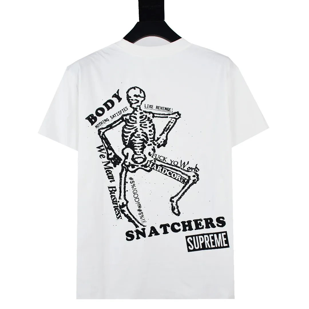 S324💰p136 The top version of Supreme 23ss BODY SNATCHERS short-sleeved T-shirt with skull print on the back. Refuse to look at pictures to make products. Refuse to compare wrong versions. Use cylindrical seamless technology (original technology. There are no stitched bones on the side of the clothes. Key points of identification) The fabrics are all custom-woven and dyed, 280g weight, 100% cotton, cylindrical fabric. Cylindrical fabric is a knitted fabric woven with a cylinder loom. The needles are distributed in a cylindrical shape on the fuselage. The gray fabric is a large cylinder, which needs to be opened and shaped before it can be used further. There are no slits on the side of the clothes, so there is no washing label on the side of ordinary short-sleeves. There is only one collar label behind the neck. The printing uses thermosetting ink printing imported from Belgium (different from conventional heat transfer printing), also known as plastic ink, or self-adhesive ink. Its ingredients are: mainly composed of polyvinyl chloride (PVC) and phthalates. PVC and phthalates, solid color The thermosetting ink is composed of a mixture of agents, stabilizers, and thickeners. It is not the digital direct printing marketed on the market. The printing texture of thermosetting ink cannot be achieved by digital direct printing. The collar label has a watermark anti-counterfeiting effect, a real anti-counterfeiting layer, a version with a high probability of passing the inspection, and the original packaging picture has a high probability of passing the test. Size：S-XL