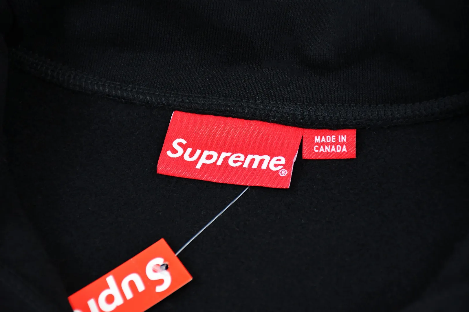 S588💰p350 Top version Supreme 24FW Collegiate Half Zip Pullover letter logo half-zip sweatshirt 1. Fabric: Custom-woven and dyed according to ZP testing, pure cotton 460G fleece main fabric 2. Technology: extra custom-dyed machine patches, large area embroidered letters on the front, imported Behringer embroidery machine operation, exquisite and perfect presentation 3. Hem and cuffs: Customized color matching thread using 520G Inelastic thread (low-end products use elastic thread, causing the hem and cuffs to appear wavy) 4. Customized ZP YKK zipper/main label/wash label/tag/packaging bag (equipped with extra-large thickened handbag) Size: S~XL