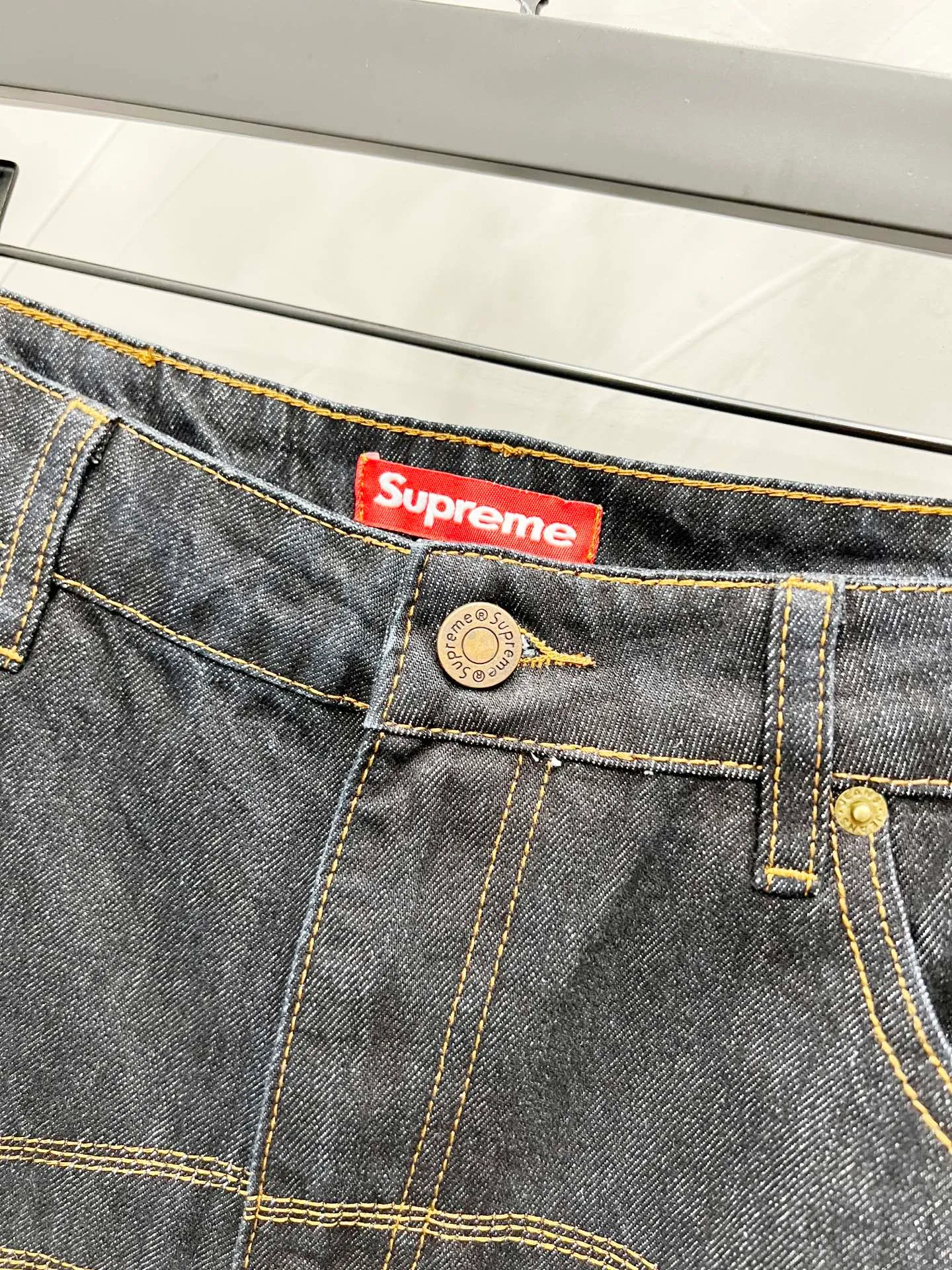 P230 Style number: [M918] Supreme SS25 S Logo Rigid Baggy Jean S logo pattern loose straight American trendy jeans, same style for men and women, same style as Ma Siwei.