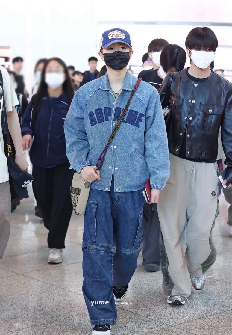 🅿️400 S291 Top Version Supreme SS25 WEEK17 Arc Denim Coaches Jacket Logo American Washed Coaches Jacket Same style for men and women Purchased in the original version All details are restored to the same Just close your eyes and enter Color: Black Denim Blue Pink Size: S M L XL (176 145 wear M loose)