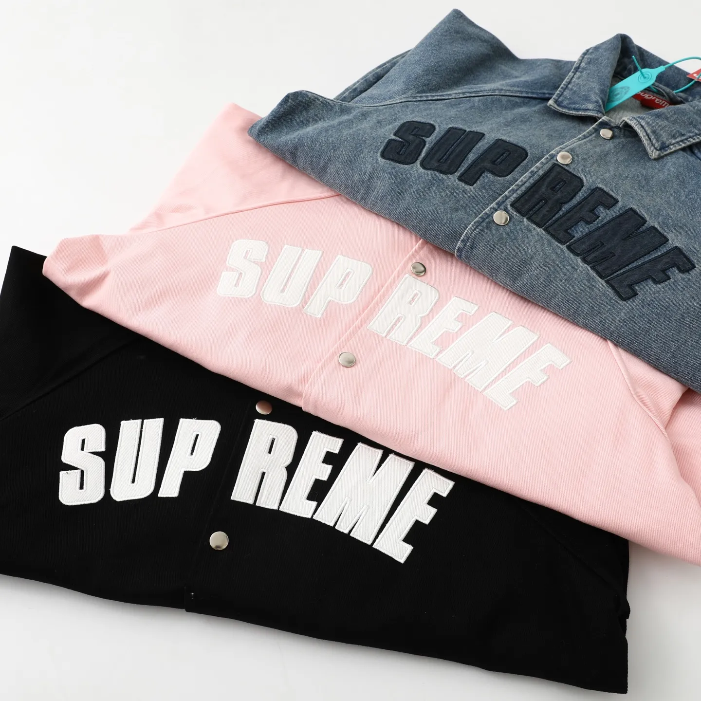 🅿️400 S291 Top Version Supreme SS25 WEEK17 Arc Denim Coaches Jacket Logo American Washed Coaches Jacket Same style for men and women Purchased in the original version All details are restored to the same Just close your eyes and enter Color: Black Denim Blue Pink Size: S M L XL (176 145 wear M loose)