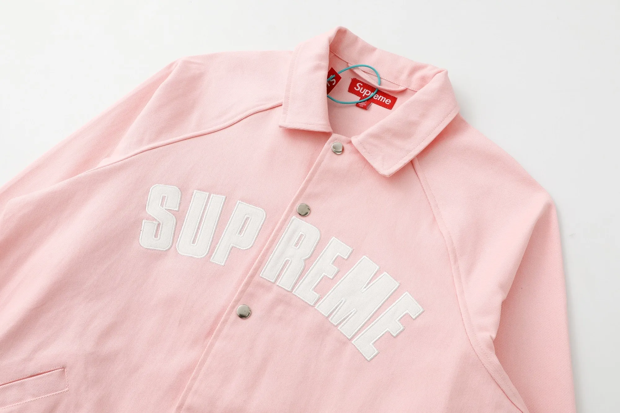 🅿️400 S291 Top Version Supreme SS25 WEEK17 Arc Denim Coaches Jacket Logo American Washed Coaches Jacket Same style for men and women Purchased in the original version All details are restored to the same Just close your eyes and enter Color: Black Denim Blue Pink Size: S M L XL (176 145 wear M loose)