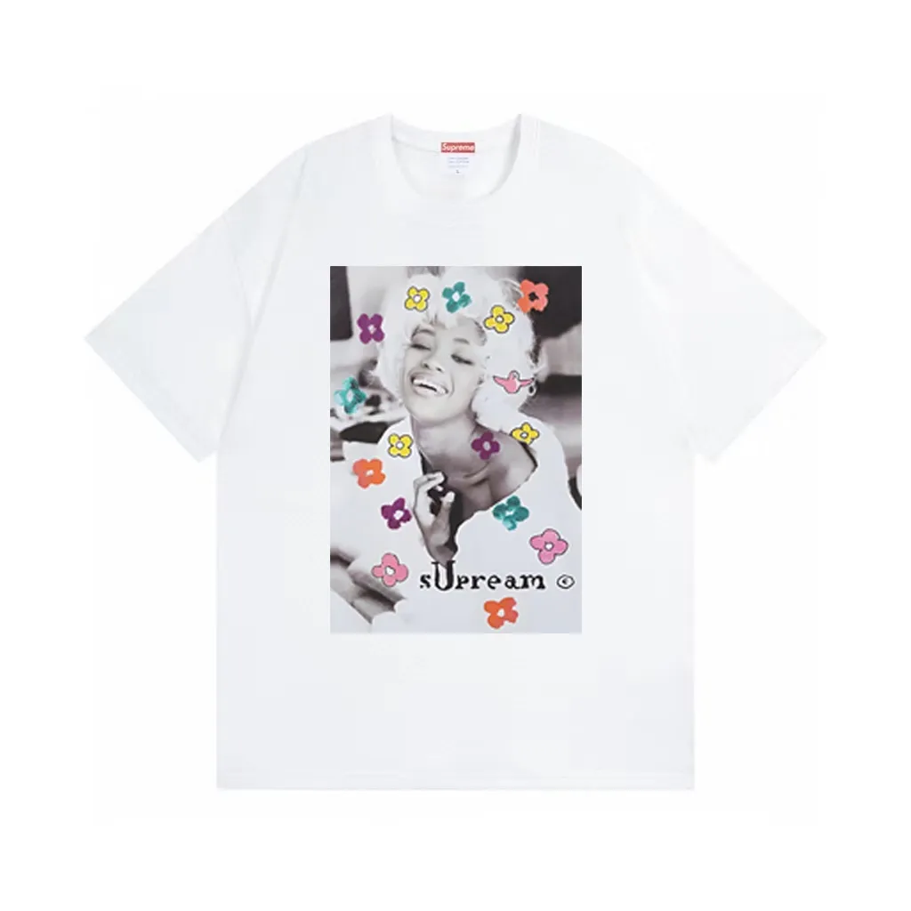 #S108 p110💰 Supreme Week1 Naomi Tee character print, loose fit, made of 260g combed cotton double yarn, all three standards from fabrics to accessories are in compliance with ZP, the slurry printing imported from Matsui Company will never crack, the whole piece adopts three-needle five-thread process (neckline-shoulder seam-sleeve seam double line, looks more three-dimensional and textured) and the same craftsmanship as the original version, classic version Feel free to compare zp. The whole piece adopts three-needle five-thread craftsmanship (neckline-shoulder seam-sleeve seam double thread, which looks more three-dimensional and textured). It has the same craftsmanship as the authentic original version, classic version. Color: white, black, red, yellow, gray, light blue, navy. Size: S M L XL XXL