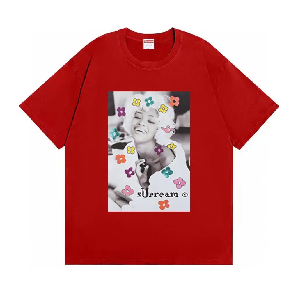#S108 p110💰 Supreme Week1 Naomi Tee character print, loose fit, made of 260g combed cotton double yarn, all three standards from fabrics to accessories are in compliance with ZP, the slurry printing imported from Matsui Company will never crack, the whole piece adopts three-needle five-thread process (neckline-shoulder seam-sleeve seam double line, looks more three-dimensional and textured) and the same craftsmanship as the original version, classic version Feel free to compare zp. The whole piece adopts three-needle five-thread craftsmanship (neckline-shoulder seam-sleeve seam double thread, which looks more three-dimensional and textured). It has the same craftsmanship as the authentic original version, classic version. Color: white, black, red, yellow, gray, light blue, navy. Size: S M L XL XXL