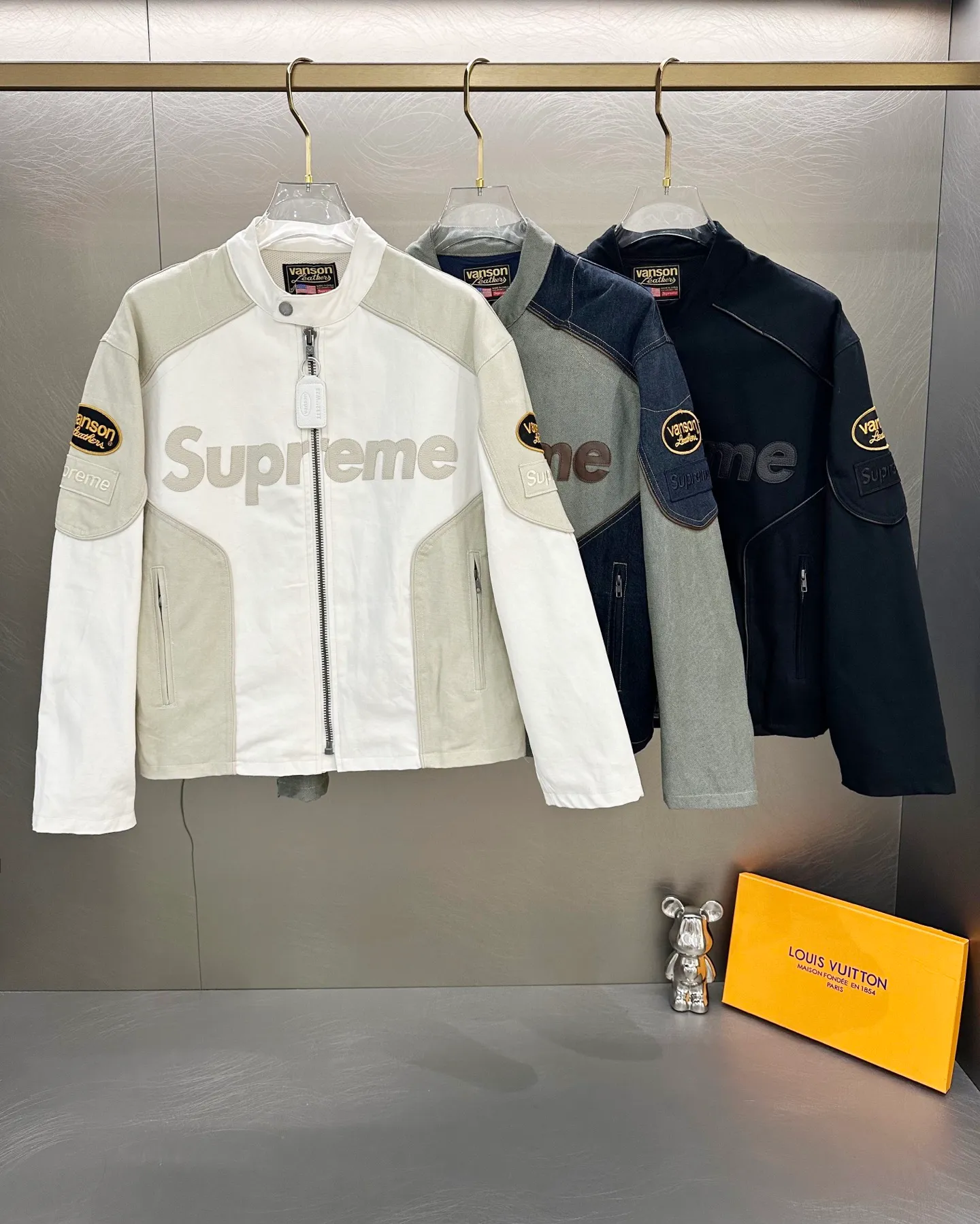 P660 Supreme x Vanson Leathers x Cordura joint model SS25 WEEK13 Cotton Jacket Leather logo appliqué zipper splicing American trendy heavy-duty jacket Same style for men and women Color: Black White Denim Brown Size: S M L 60 61 L 73 138 61 62 XL 75 142 62 63