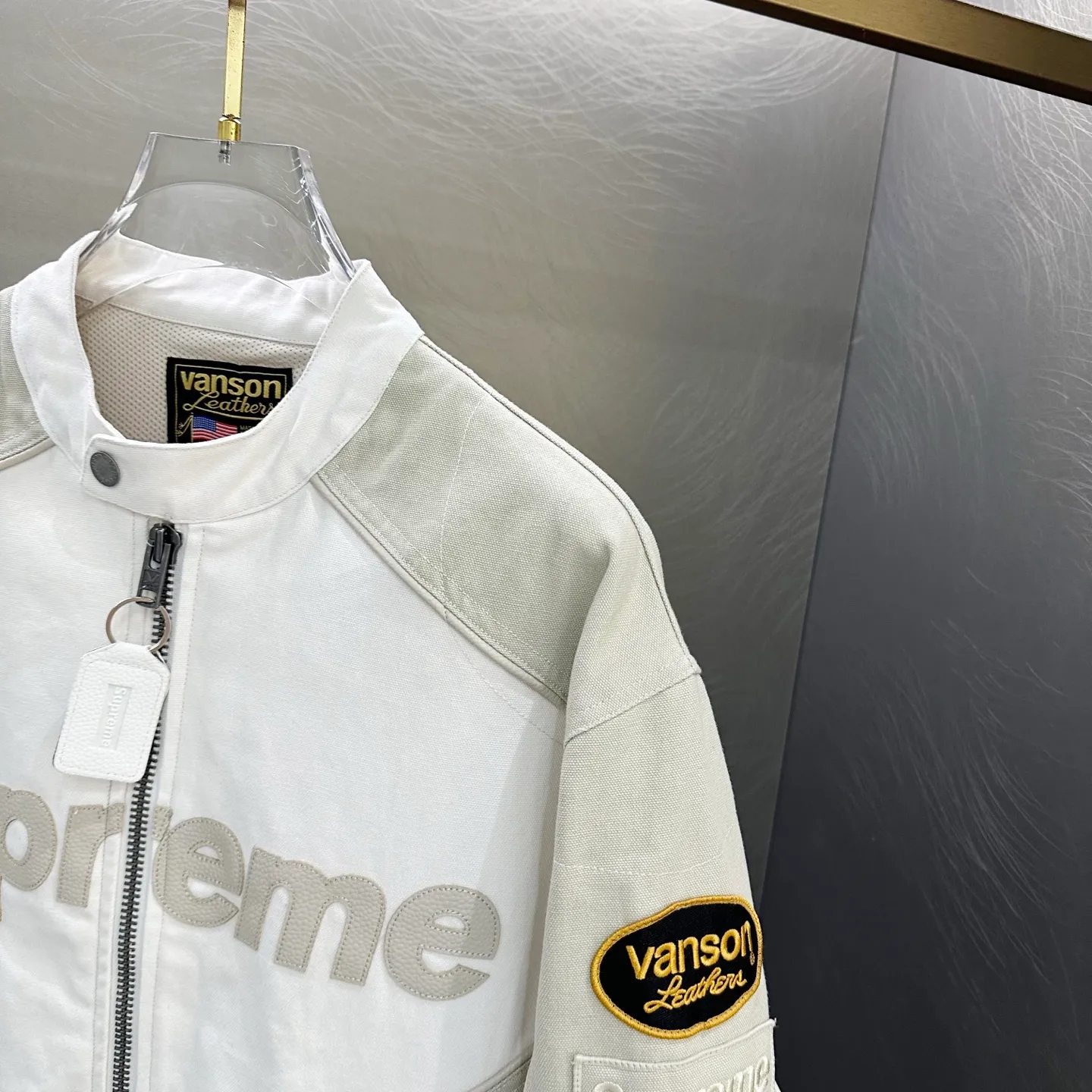 P660 Supreme x Vanson Leathers x Cordura joint model SS25 WEEK13 Cotton Jacket Leather logo appliqué zipper splicing American trendy heavy-duty jacket Same style for men and women Color: Black White Denim Brown Size: S M L 60 61 L 73 138 61 62 XL 75 142 62 63