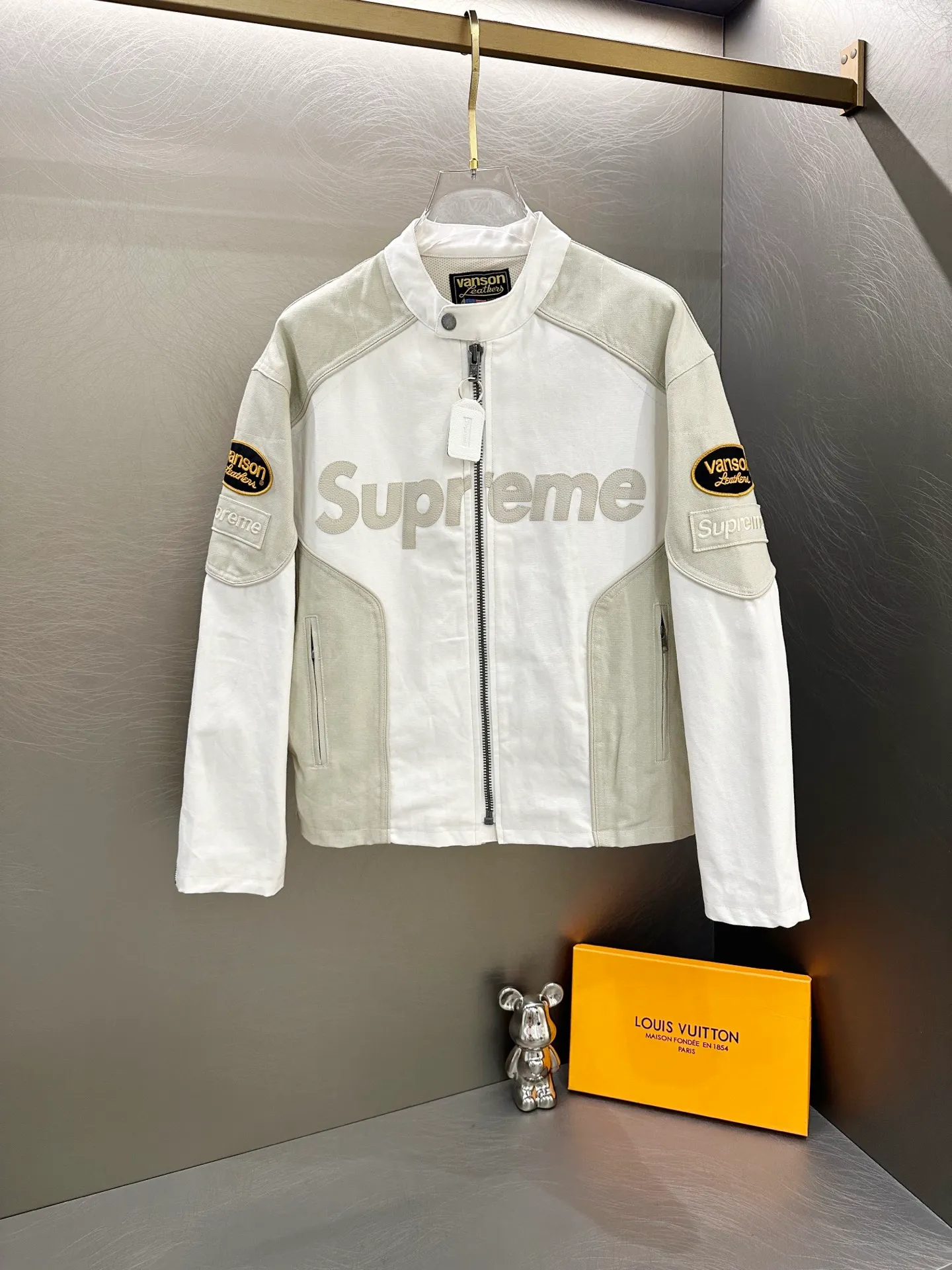 P660 Supreme x Vanson Leathers x Cordura joint model SS25 WEEK13 Cotton Jacket Leather logo appliqué zipper splicing American trendy heavy-duty jacket Same style for men and women Color: Black White Denim Brown Size: S M L 60 61 L 73 138 61 62 XL 75 142 62 63