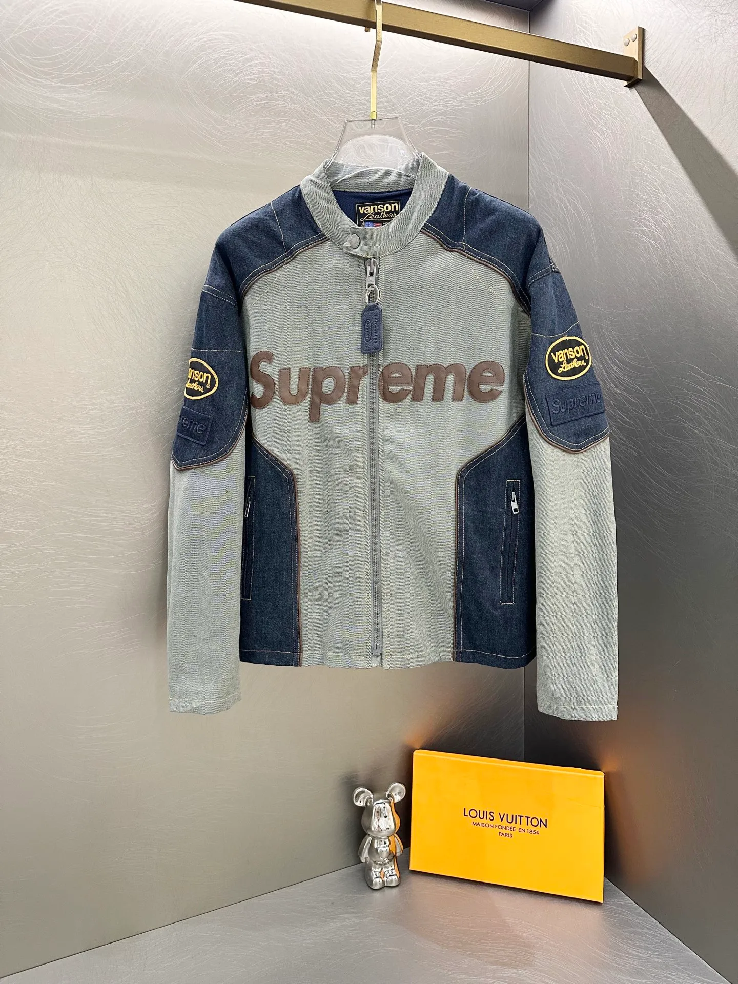 P660 Supreme x Vanson Leathers x Cordura joint model SS25 WEEK13 Cotton Jacket Leather logo appliqué zipper splicing American trendy heavy-duty jacket Same style for men and women Color: Black White Denim Brown Size: S M L 60 61 L 73 138 61 62 XL 75 142 62 63