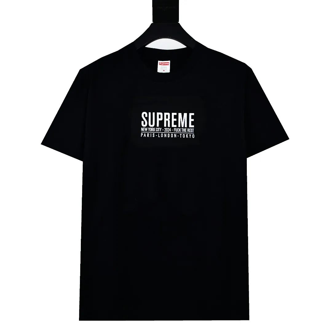 S384💰p136 Top version Supreme 24ss Paris PARIS short-sleeved T-shirt. Refuse to look at pictures to make goods. Refuse to compare wrong versions. Use cylinder seamless process (original process, there are no stitched bones on the side of the clothes, the key point of identification) The fabrics are all custom-woven and dyed, 280g weight, 100% cotton, cylindrical fabric. Cylindrical fabric is a knitted fabric woven with a cylinder loom. The needles are distributed in a cylindrical shape on the fuselage. The gray fabric is a large cylinder, which needs to be opened and shaped before it can be used further. There are no slits on the side of the clothes, so there is no washing label on the side of ordinary short-sleeves. There is only one collar label behind the neck. The printing uses thermosetting ink printing imported from Belgium (different from conventional heat transfer printing), also known as plastic ink, or self-adhesive ink. Its ingredients are: mainly composed of polyvinyl chloride (PVC) and phthalates. PVC and phthalates, solid color The thermosetting ink is composed of a mixture of agents, stabilizers, and thickeners. It is not the digital direct printing marketed on the market. The printing texture of thermosetting ink cannot be achieved by digital direct printing. The collar label has a watermark anti-counterfeiting effect, a real anti-counterfeiting layer, a version with a high probability of passing the inspection, and the original packaging picture has a high probability of passing the test. Size：S-XL