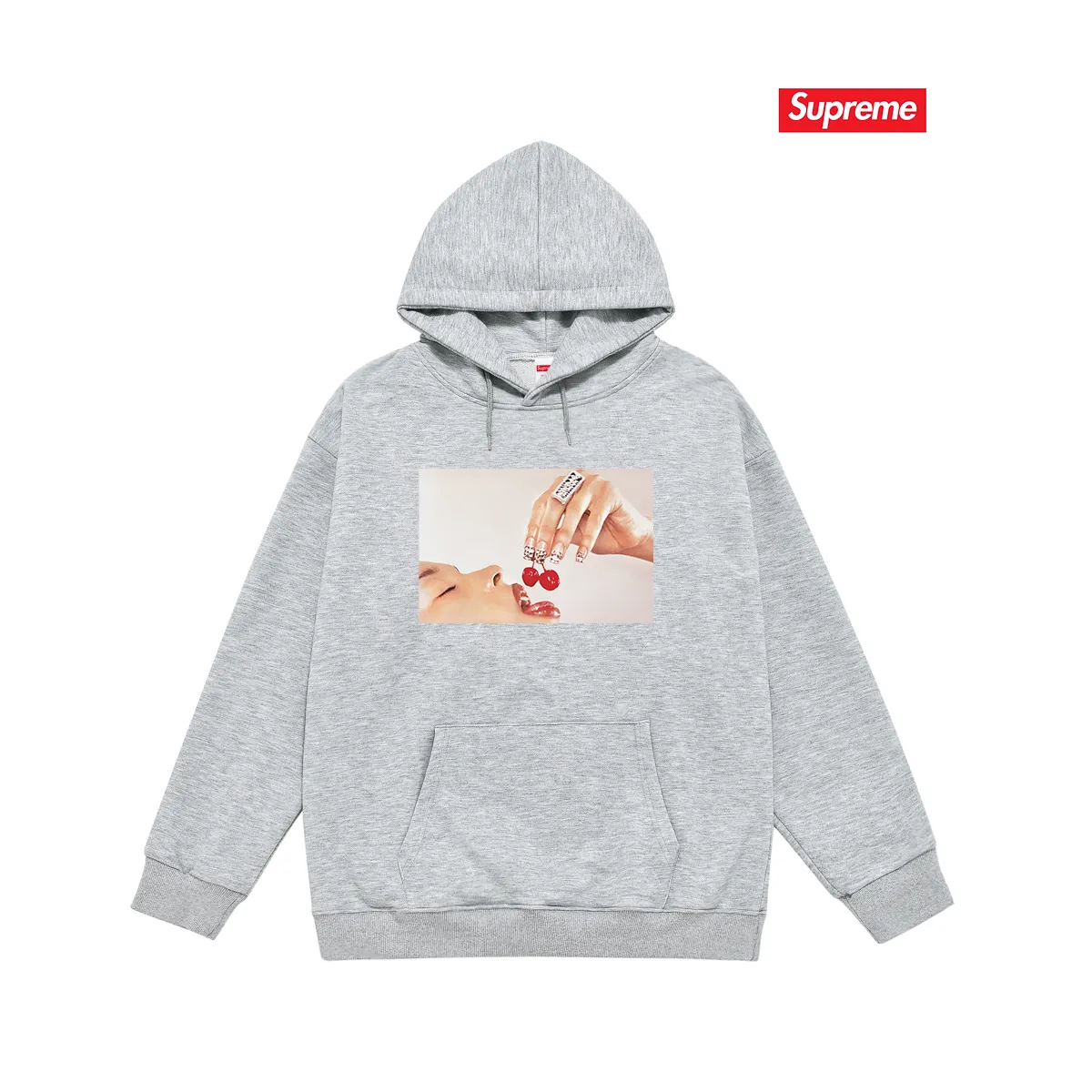 Style No. S2010 #terry P160💰 Velvet P170💰 Supreme SS19 Cupid Tee Navy angel print hooded sweatshirt Made of 400g large terry 430g silver fox velvet (drop shoulder large version) fabric, soft texture and no pilling Imported environmentally friendly printing glue The pattern is bright and three-dimensional Quality 💥Same style for men and women The upper body is trendy Color: black white gray Size: S M L XL XXL