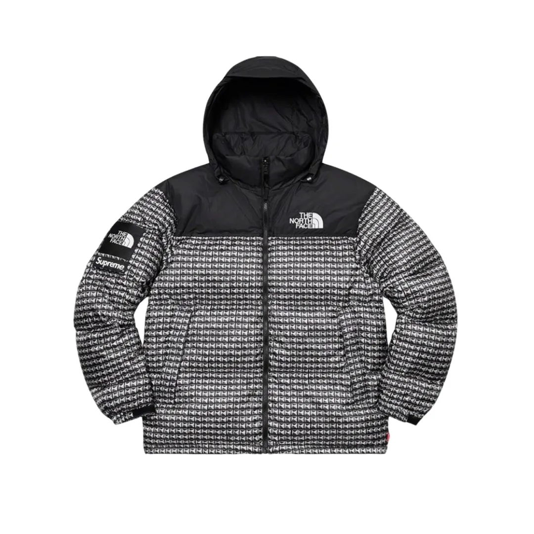 MX134💰p590 Top version, exclusive high-quality goods Supreme SS21 Week5 x The North Face Studded Nuptse JACKET North Face Studded Nuptse JACKET Fabric: The fabric production process is completely compared to ZP. It uses 400T nylon 0.05×0.05 hidden grid fabric. The hat shoulders and lining are made of the same fabric. This is consistent with ZP. Inner storage bag design The entire down jacket can be stored in a small bag Easy to store and carry Printing: Nail-style pattern 3D distressed nail effect Nail graphics are not all the same Pattern 20 is shipped here Perfectly Down filling: Filled with 400 grams of national standard 90 white duck down Full warmth retention effect 700 fill power Invincible effect ZP14070➕Purchase the pattern The only correct version on the market All details are consistent with ZP No changes have been made The details are in place Authentic quality Full sincerity Reprint the picture and sell it. Size: S/M/L/XL
