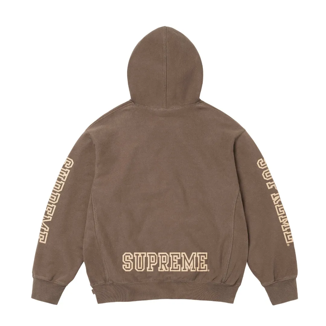 🅿️330 S263 top version Supreme 24FW COLLEGIATE SLEEVE HOODED letter printed sweatshirt 1. Fabric: ZP testing, custom weaving and dyeing, pure cotton 460G plus velvet main fabric, horizontal cutting 520G 2X2 thread 2. Printing: Printing uses thermoset ink printing, also known as plastic ink, or self-adhesive ink. Its ingredients are: mainly composed of polyvinyl chloride (PVC) and phthalates. PVC and phthalates, color fixing agents, stabilizers, and thickeners are mixed to form thermoset ink. It is not the digital direct printing promoted on the market. The printing texture of thermoset ink cannot be achieved by digital direct printing. 3. Sewing process: Twelve places of the whole garment are made of boneless splicing technology, processed by experienced foreign trade factories (ordinary factories cannot do it) 4. Hem and cuffs: all use 520G inelastic threads (low-end products use elastic threads to cause the hem and cuffs to appear wavy) 5. Customized ZP main label/wash water label/hangtag/packaging bag (equipped with an extra-large thickened handbag) Size: S~XL