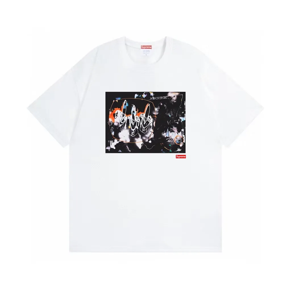 #S116 p110💰 Supreme SS22 Week15 Supreme/Futura2000 Tee New York graffiti master art chest print Loose version Made of 260g combed cotton double yarn From fabrics to accessories, all three standards are complete and follow ZP Imported Matsui Company slurry printing will never crack The whole piece adopts three-needle five-thread technology The neckline-shoulder seam-sleeve seam is double-lined, looking more three-dimensional and textured) The same process as the authentic original, classic version Feel free to compare zp. The whole piece adopts three-needle five-thread craftsmanship. The neckline-shoulder seam-sleeve seam is double-threaded, which looks more three-dimensional and textured.) It has the same craftsmanship as the original original, classic version. Color: White Black Size: S M L XL XXL