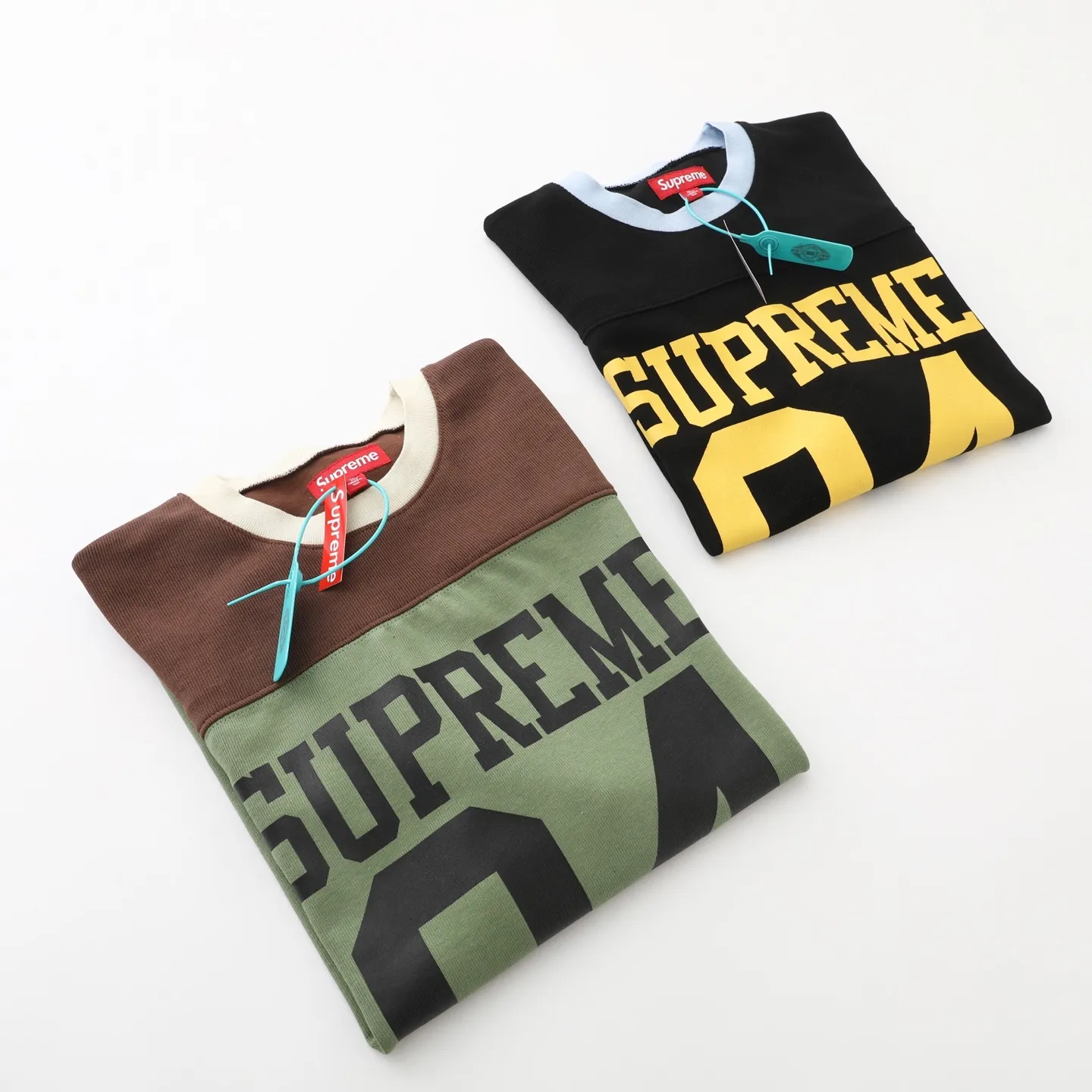 🅿️210 S302 Supreme 25 WEEK8 Split S/S Football Top patchwork pattern ribbed round neck short-sleeved American trendy football jersey for men and women. Original purchase and development! The color matching thread is customized at 1:1, and the accessories and details are all in place!  Color: Black Green Size: S M L